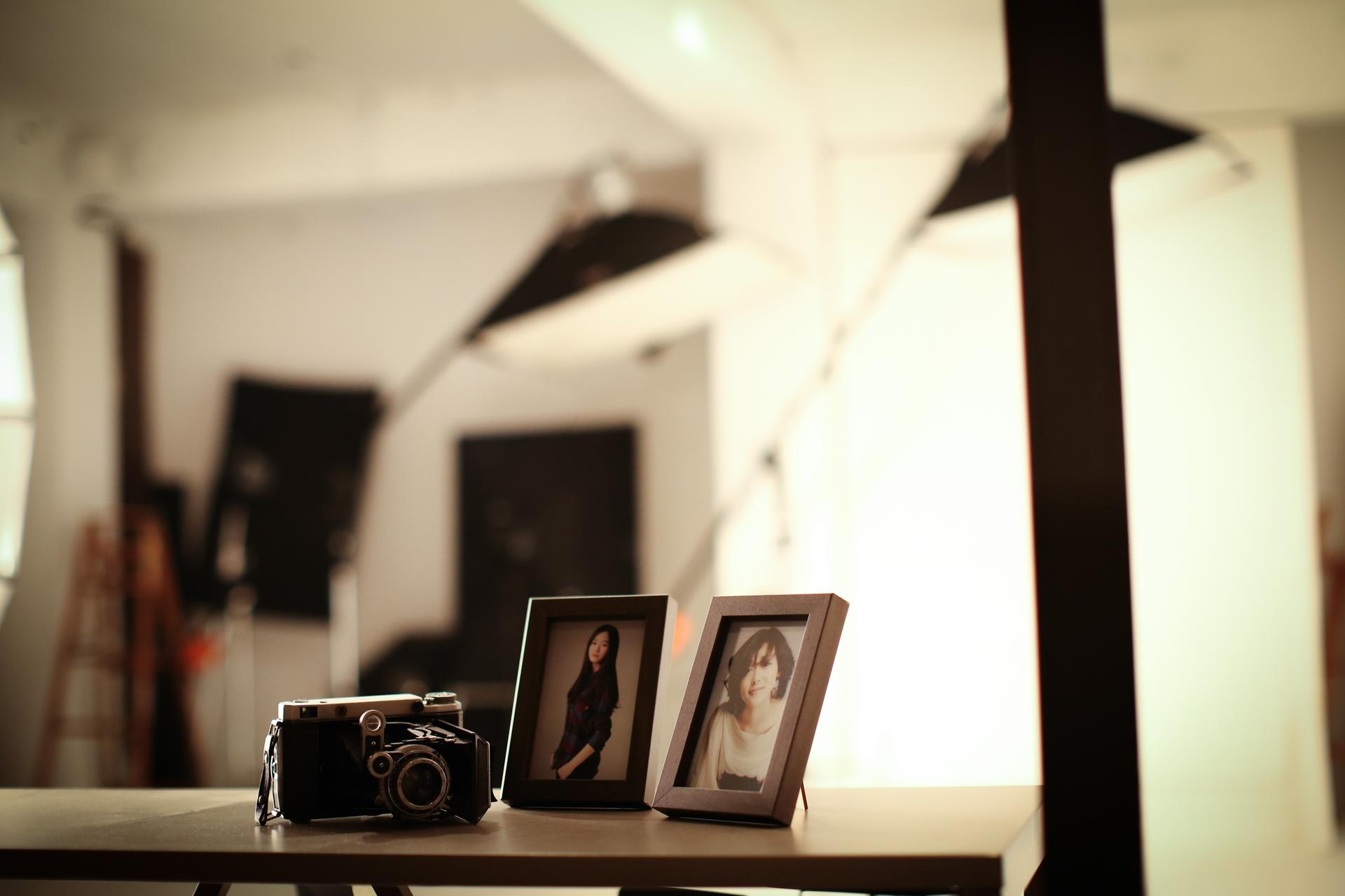 Seoul Hongdae Photo Studio Experience - Thumbnail 7