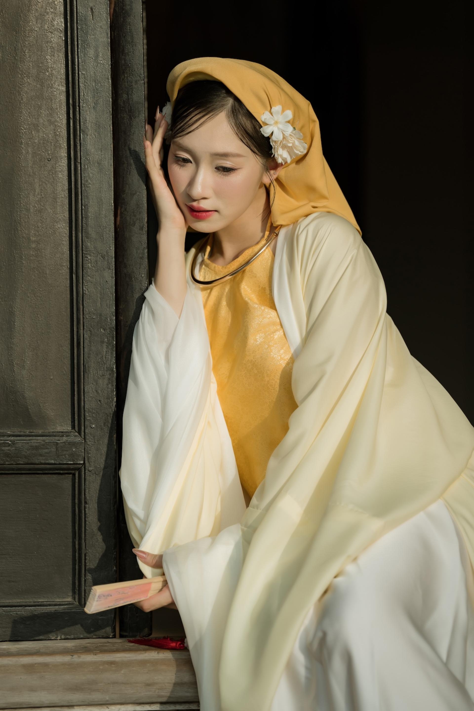 Ao Dai Rental & Professional Photoshoot in Hanoi Old Quarter  - Thumbnail 27