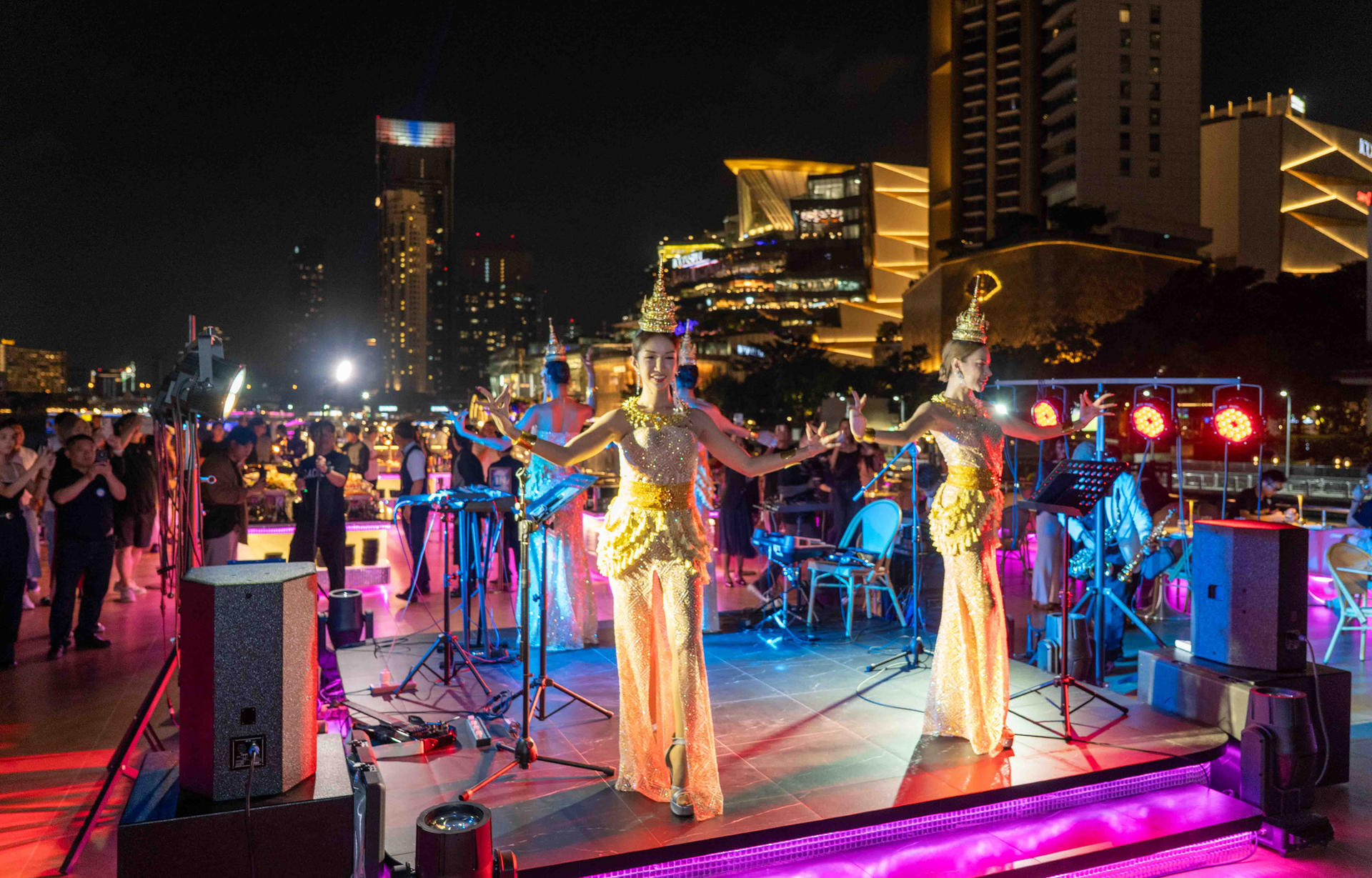 Super Galaxy Dinner Cruise in Bangkok - Thumbnail 20