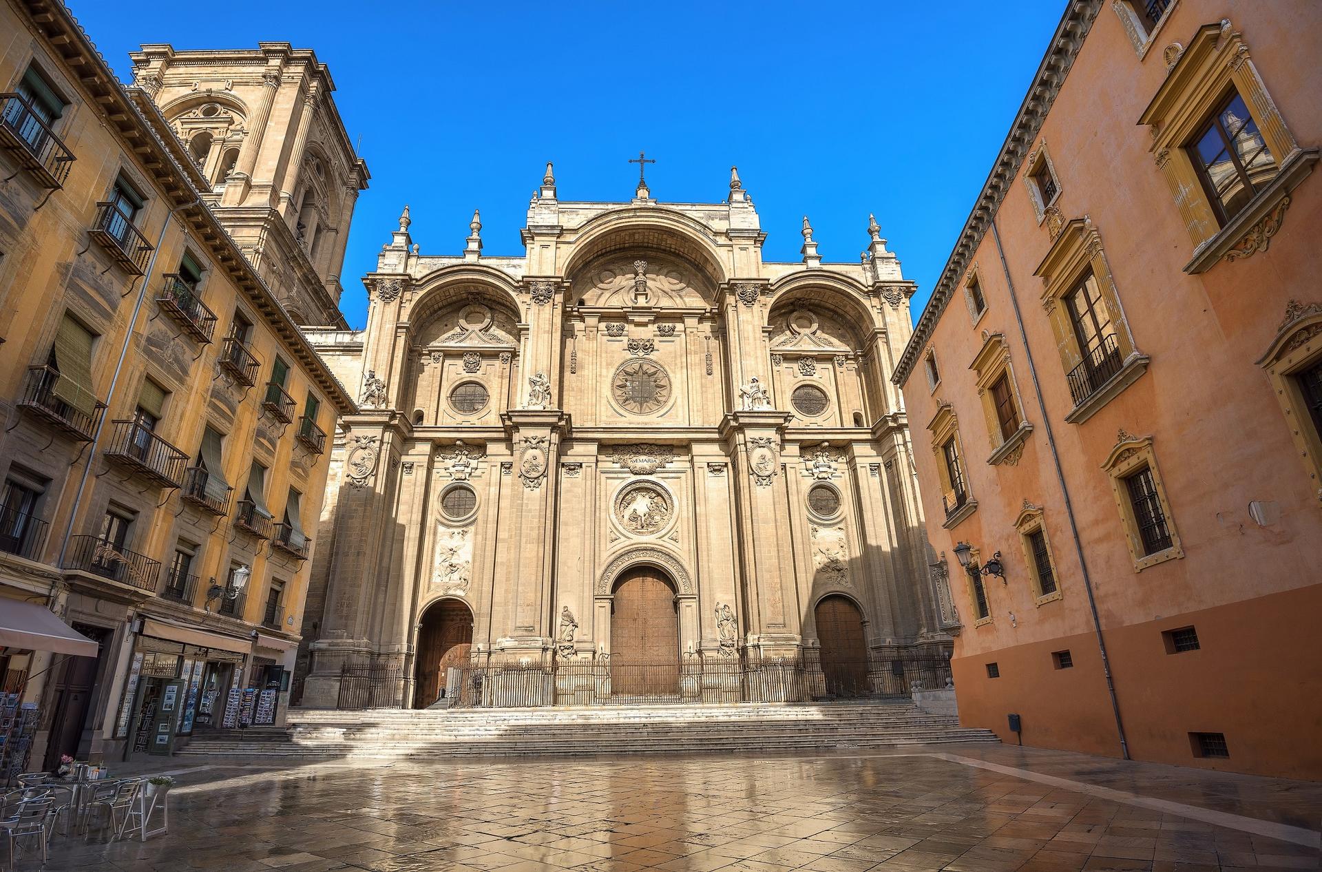 Alhambra, Cathedral and Royal Chapel Guided Tour in Granada - Thumbnail 4