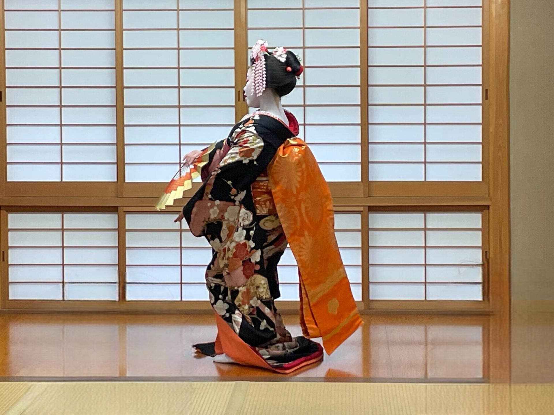 Kyoto Gion Geisha & Maiko Half-Day Walking Tour - Image 1