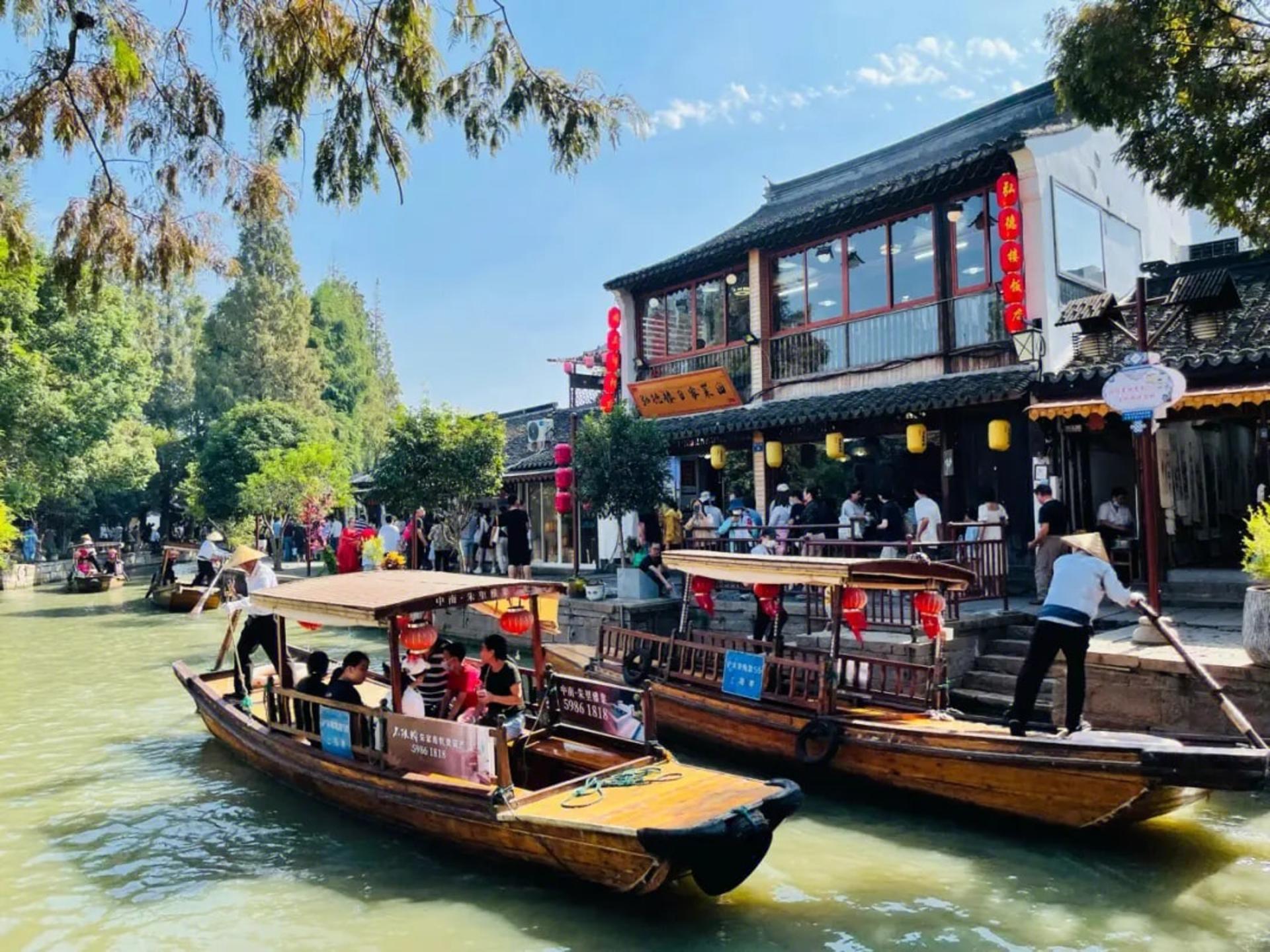 Shanghai Highlights and Zhujiajiao Water Town Day Tour - Image 1