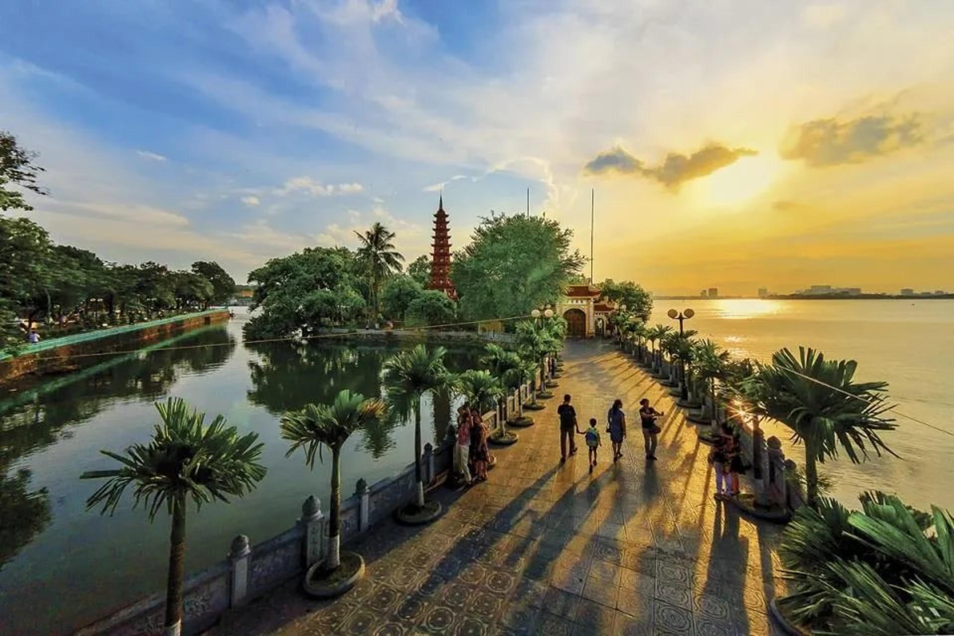 Hanoi Exclusive Craft Beer Bus: Cultural Sightseeing City Tour - Thumbnail 13