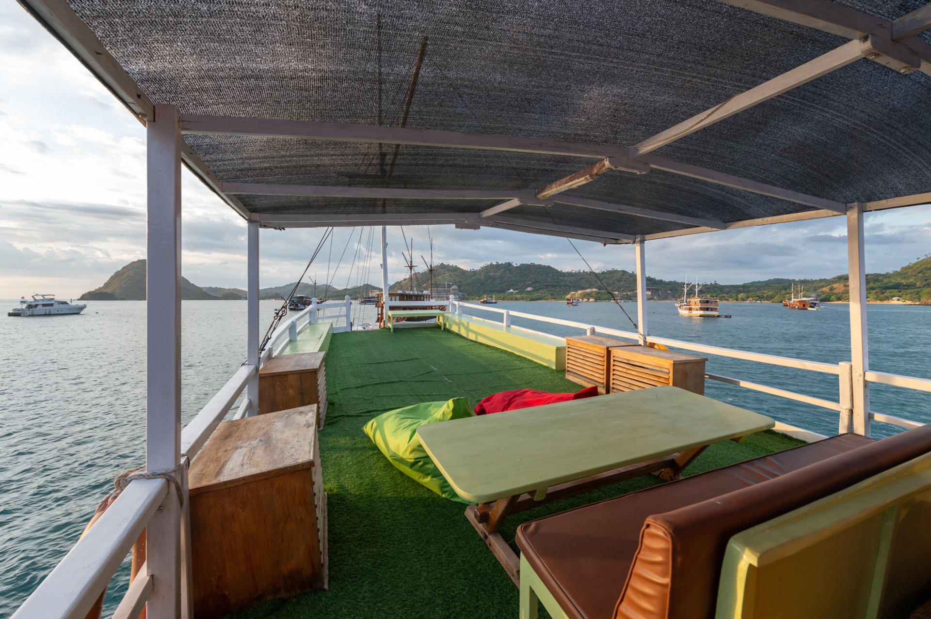 Dahayu Phinisi Sailing Komodo Liveaboard Labuan Bajo - Thumbnail 9