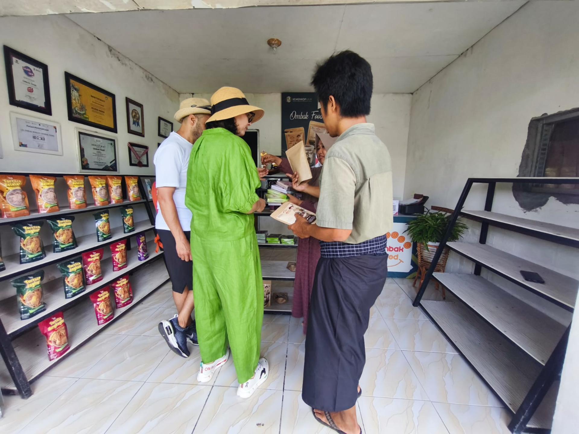Lombok Local Village Tour & Workshop | Multilingual Guide - Thumbnail 11