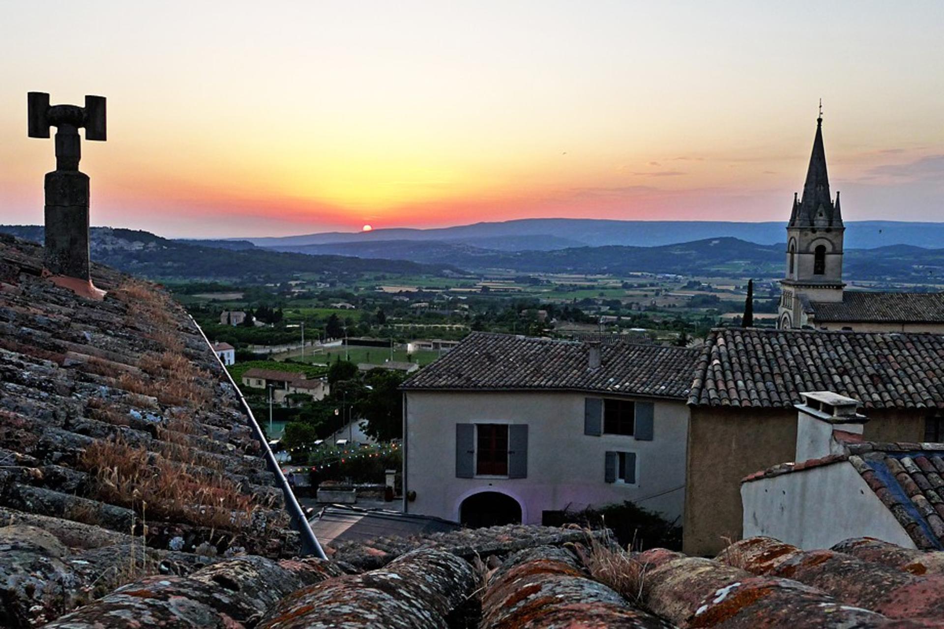Hilltop Villages in Luberon from Aix-en-Provence - Thumbnail 4