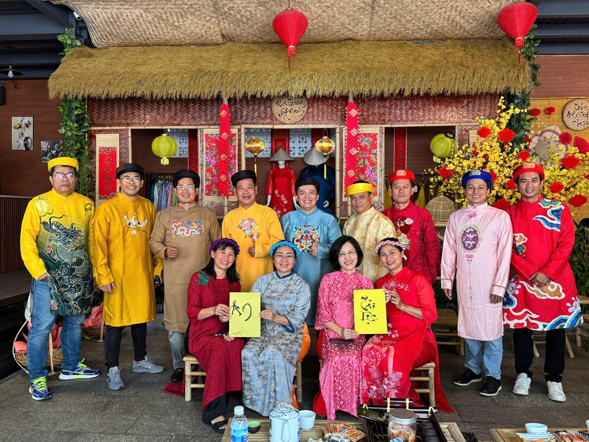 Vietnamese Ao Dai Photo Experience in Nha Trang - Thumbnail 16