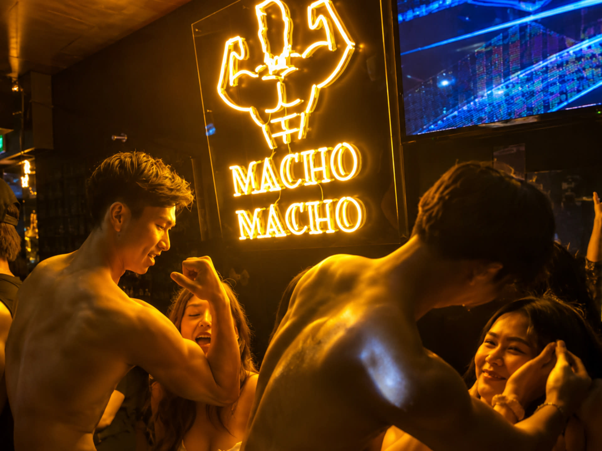 [Macho Macho Dogenzaka Branch] Muscle Bar Experience - Image 1