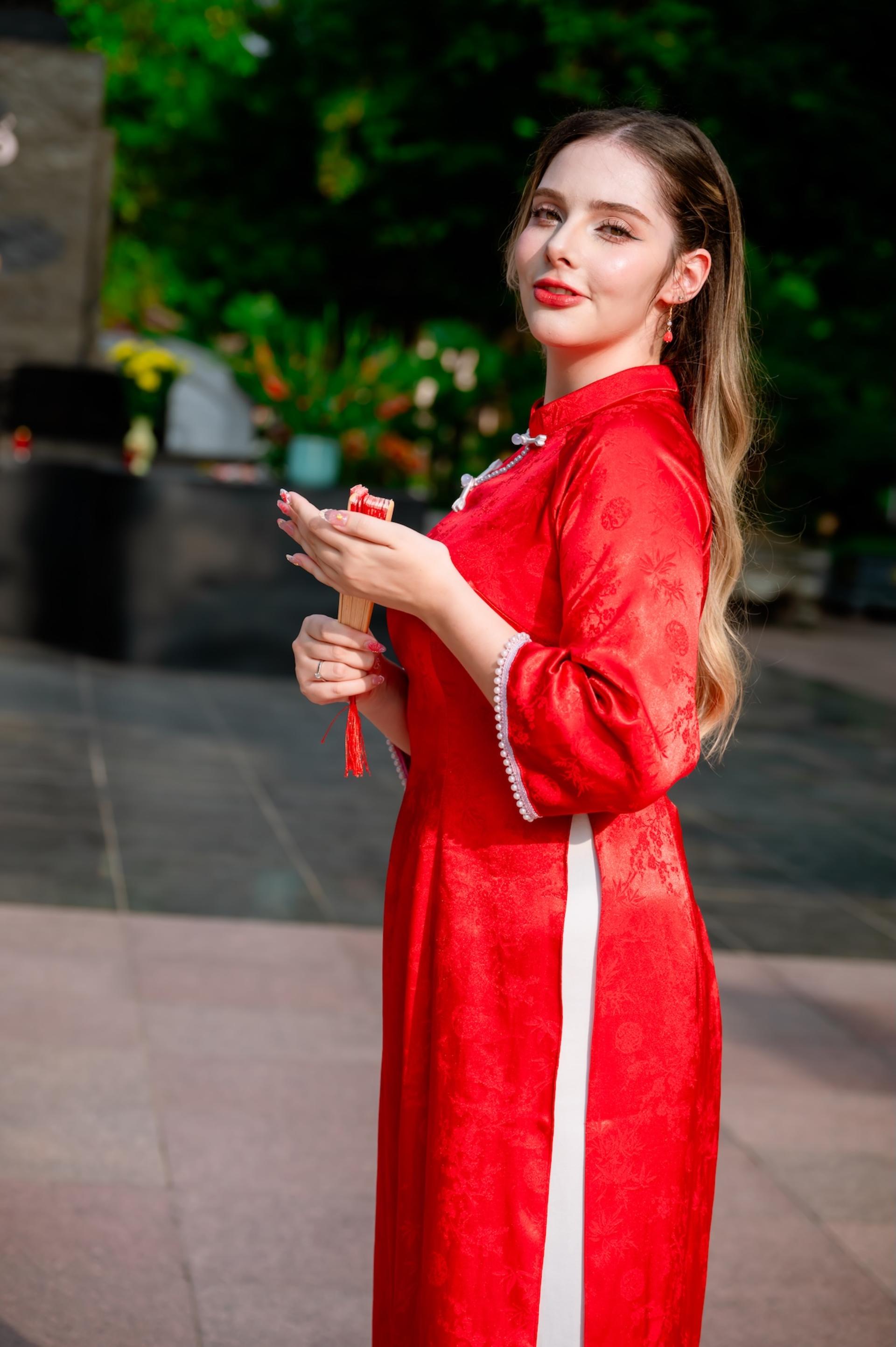Ao Dai Rental & Professional Photoshoot in Hanoi Old Quarter  - Thumbnail 21