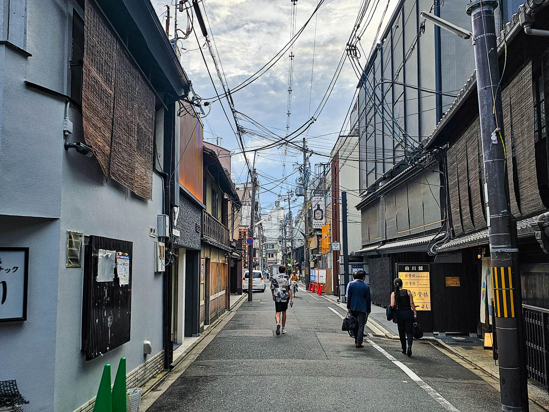 Kyoto Gion Night Guided Walking Tour (3 Hours) - Thumbnail 3