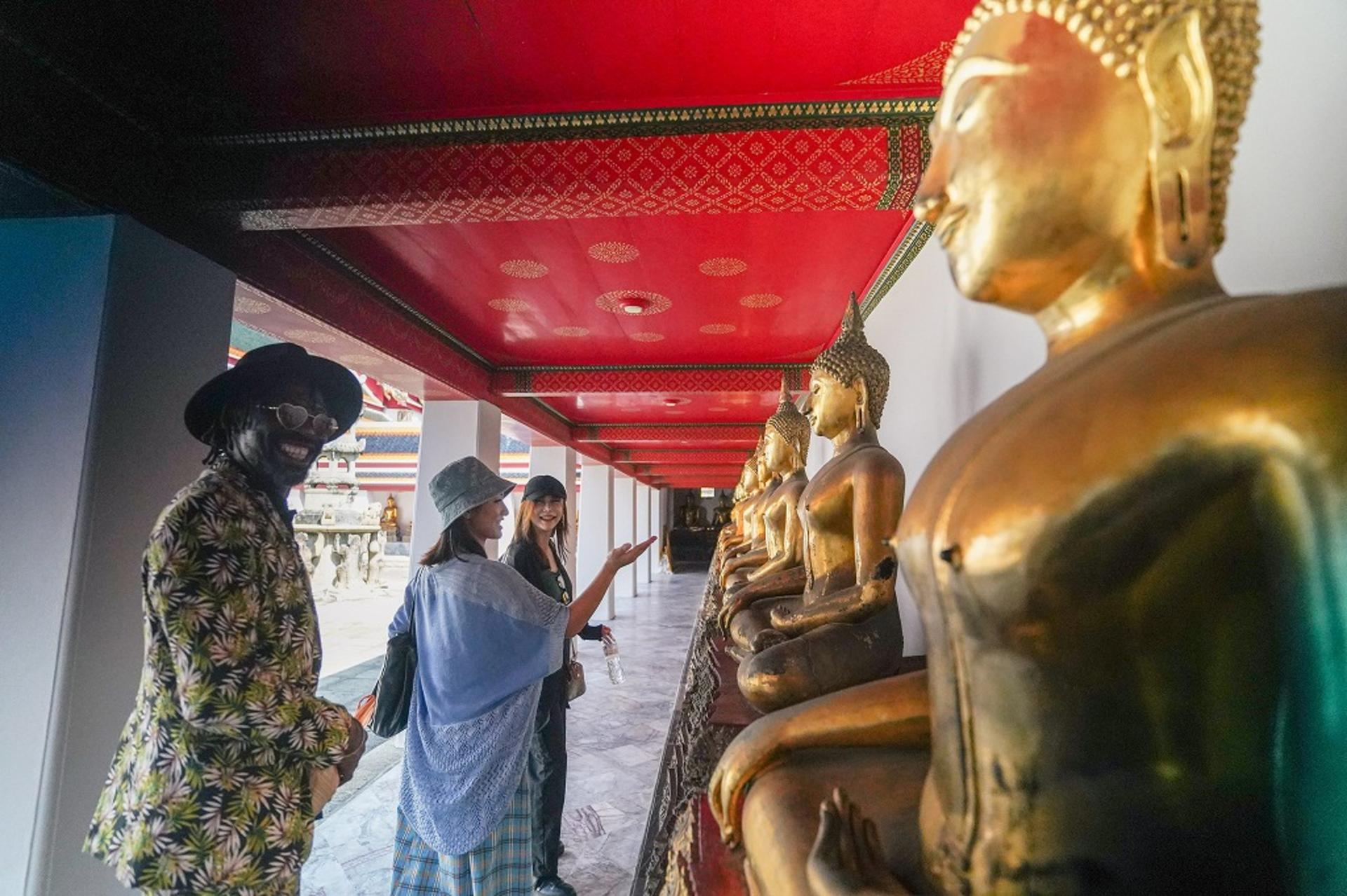 Wat Pho, Wat Arun & Flower Market Guided Walking Tour in Bangkok - Thumbnail 64