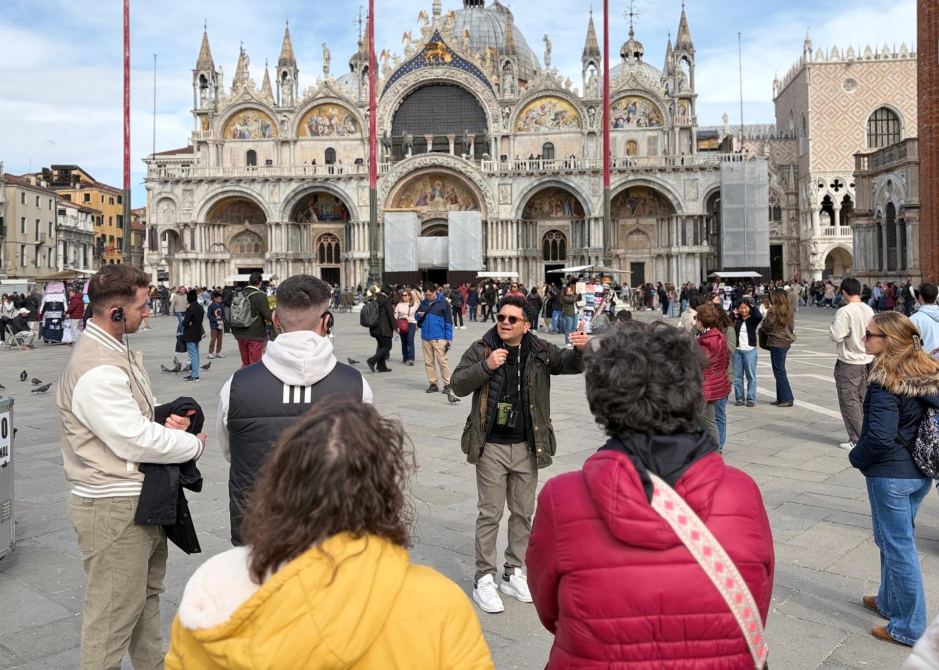 Venice City Center Walking Tour with Instagram Spots - Thumbnail 2