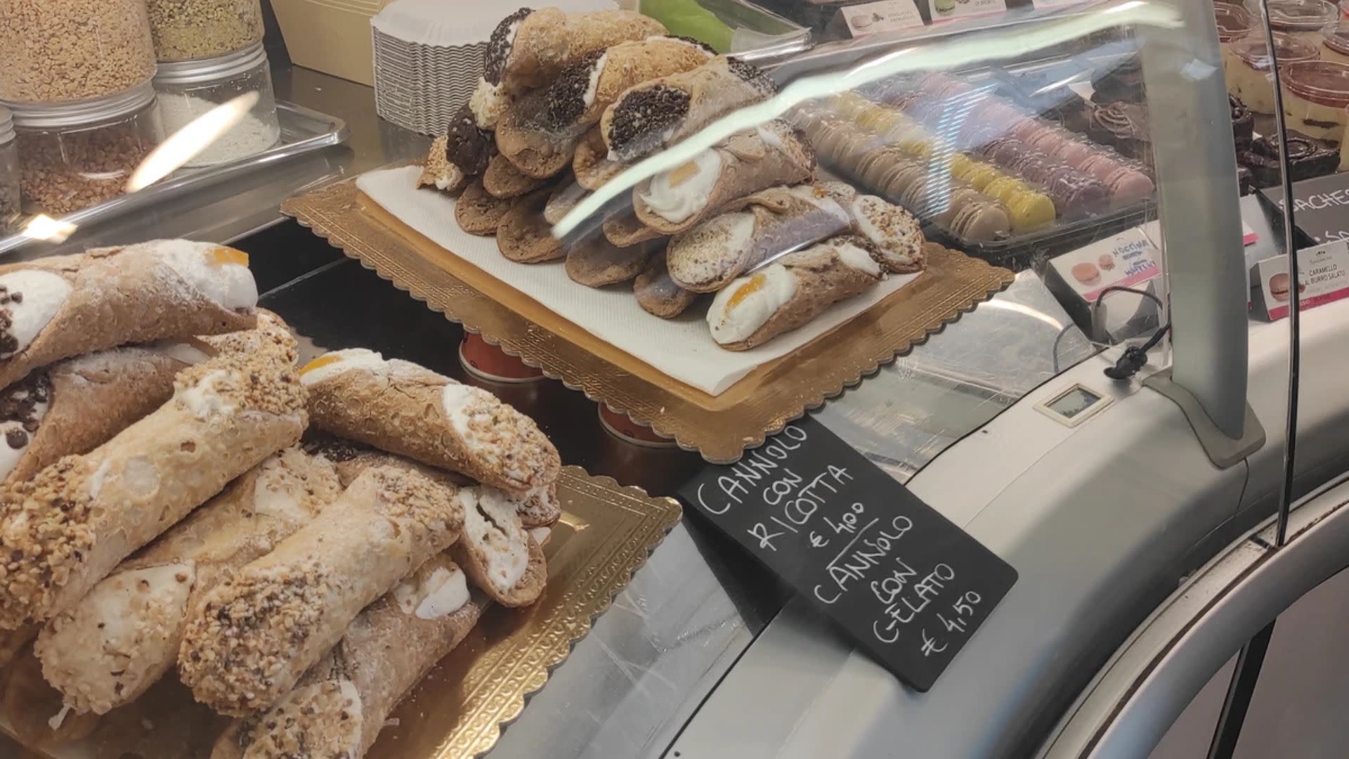 Campo de Fiori and Ghetto street food tour in Rome - Thumbnail 4