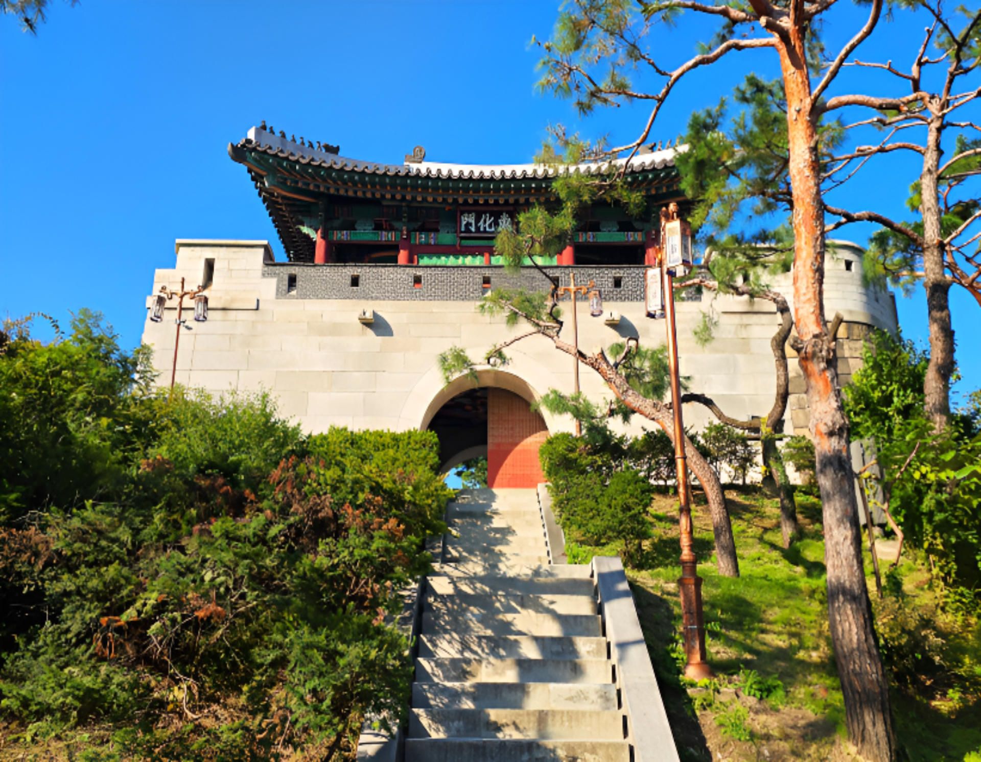 Seoul Walking Tour : Naksan Night views & City Wall Mural Village - Thumbnail 2