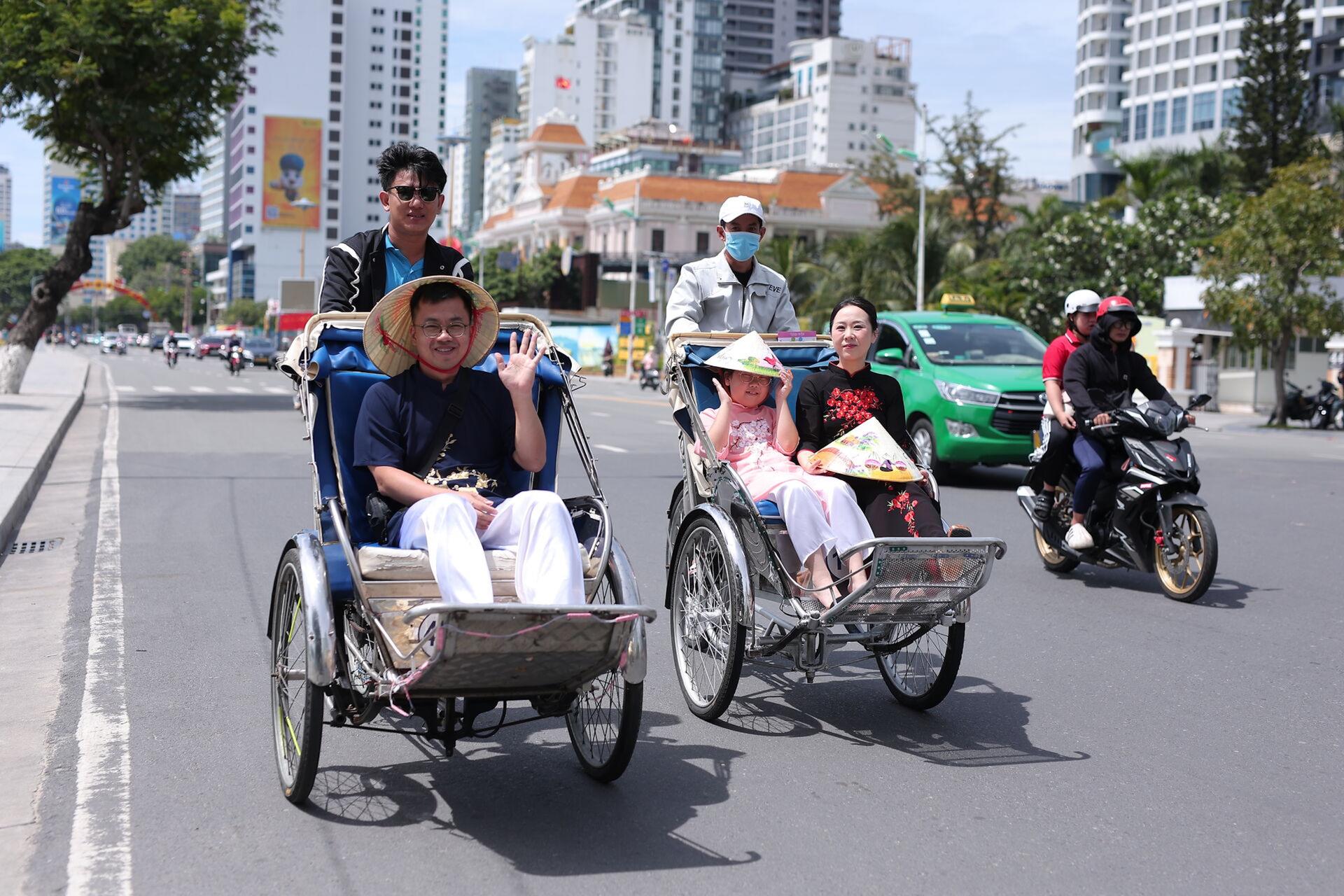 Nha Trang Cyclo Tour with Ao Dai Rental + Photo Shoot at Cathedral  - Thumbnail 31