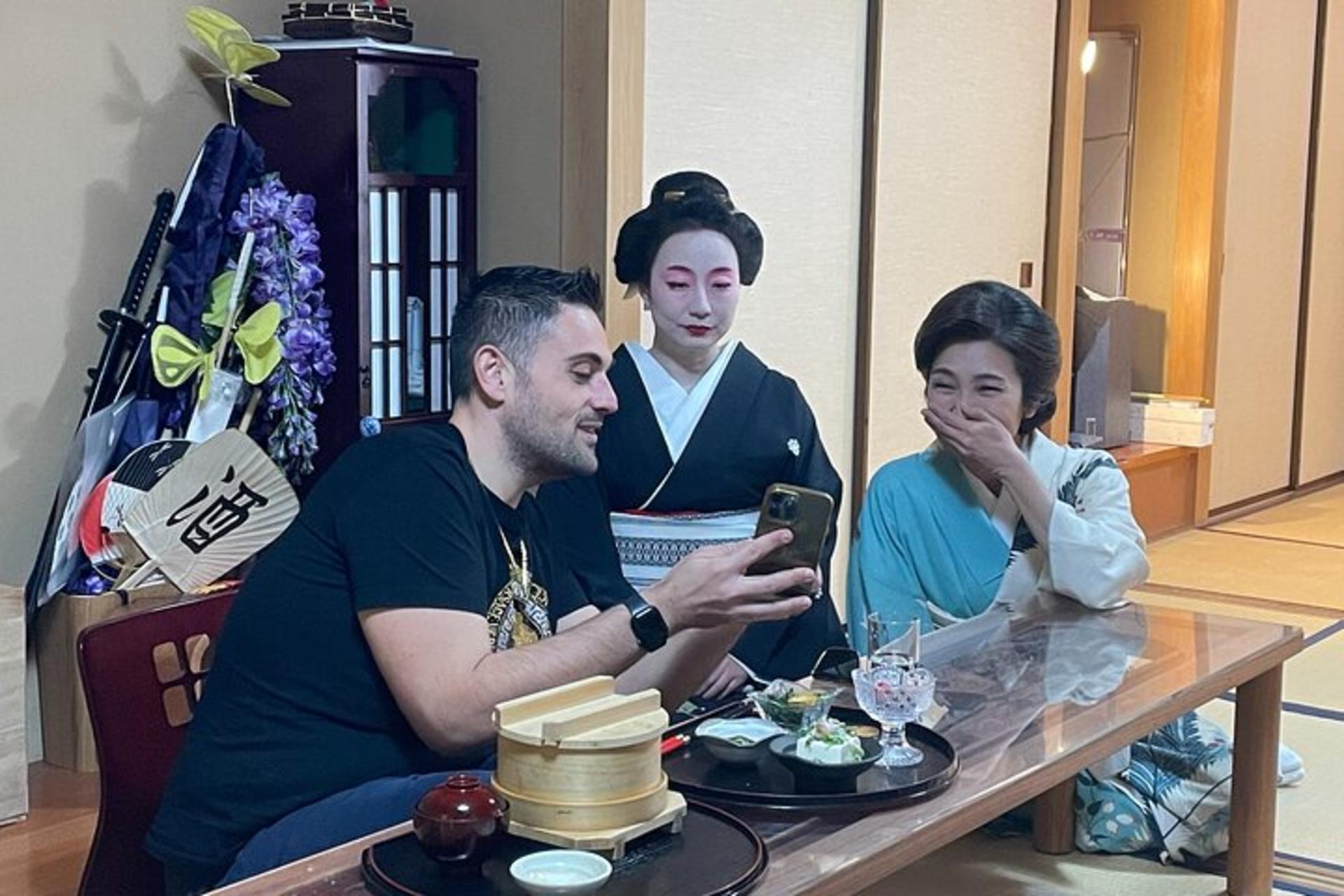 Enjoy Cultural Downtown and Traditional Cuisine from Tokyo - Thumbnail 14