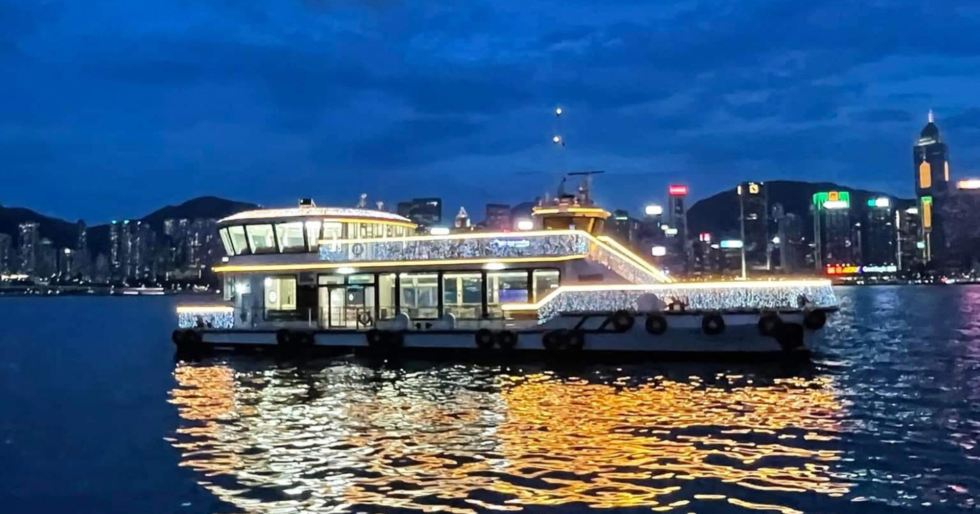Deluxe Hong Kong Day Tour: Priority Peak Tram, City Walk & Dim Sum - Thumbnail 24