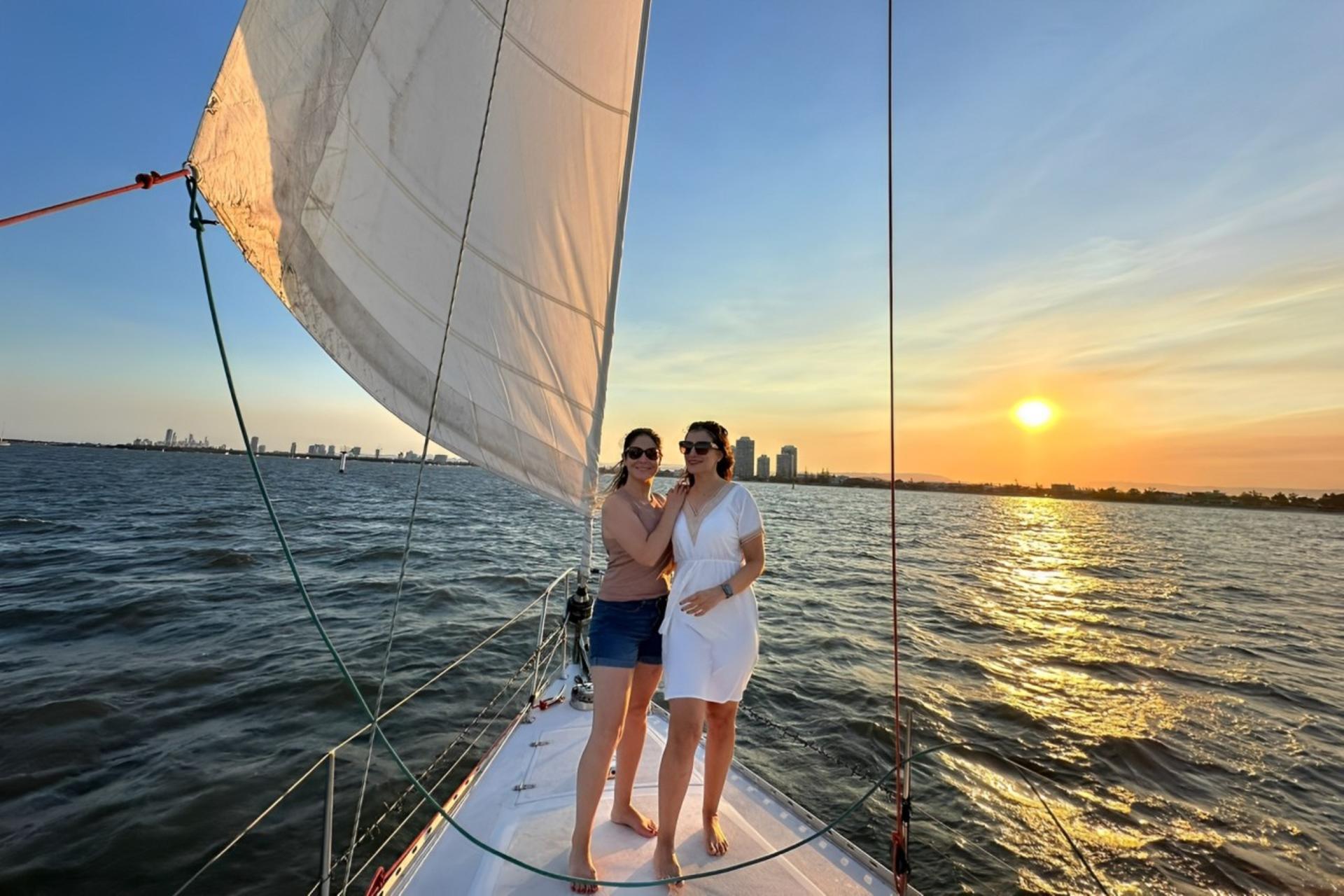 2-Hour Sailing Cruise Small Group with Refreshments in Gold Coast  - Thumbnail 4
