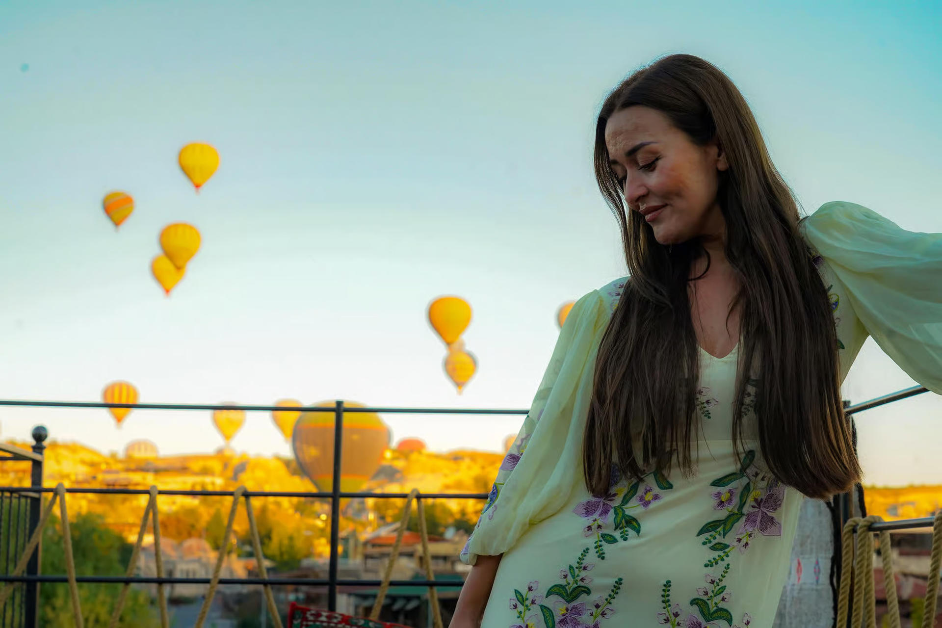 Cappadocia: Rooftop Photoshoot with Hot Air Balloons at Sunrise - Thumbnail 7