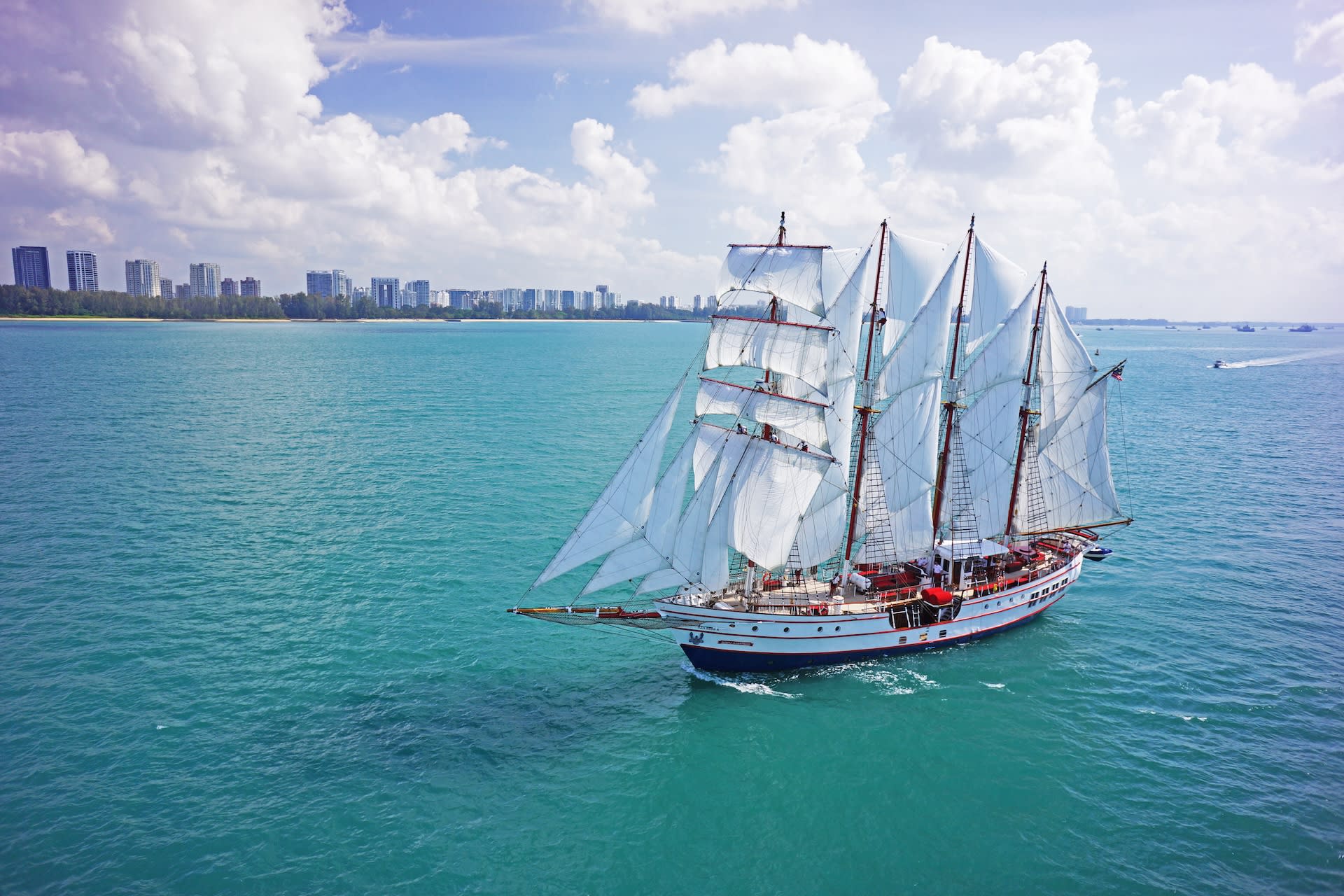 Singapore's Royal Albatross City Lights & Sunset Dinner Cruise - Image 1