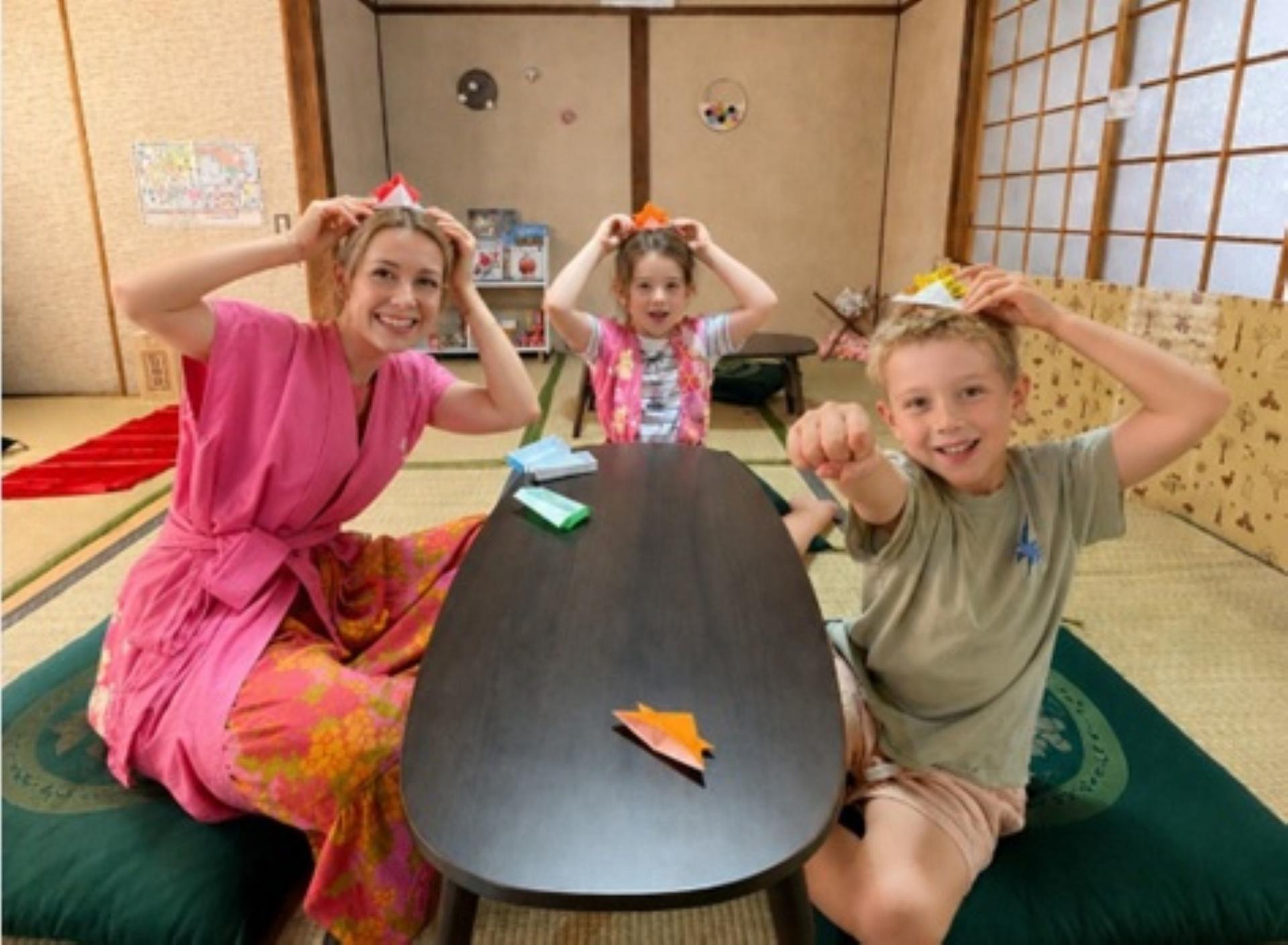  Kyoto : Calligraphy on a Washi hand Fan & Origami Fun - Thumbnail 5