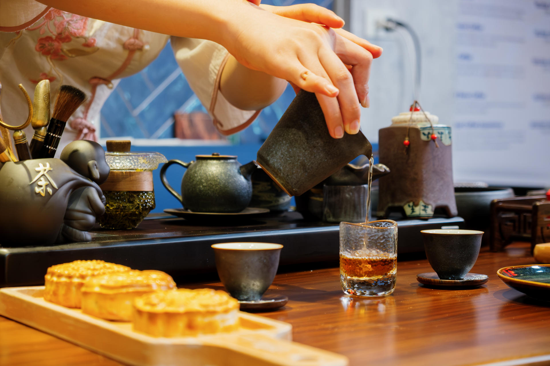 Mooncake Baking Experience with Vietnamese Tea Tasting in Hanoi - Thumbnail 43