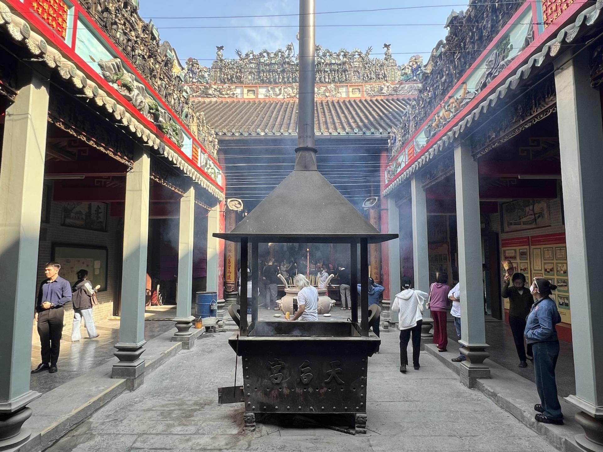 Ho Chi Minh 4-Hour Private Cyclo Tour: Chinatown, Temple & Local Pho - Thumbnail 9