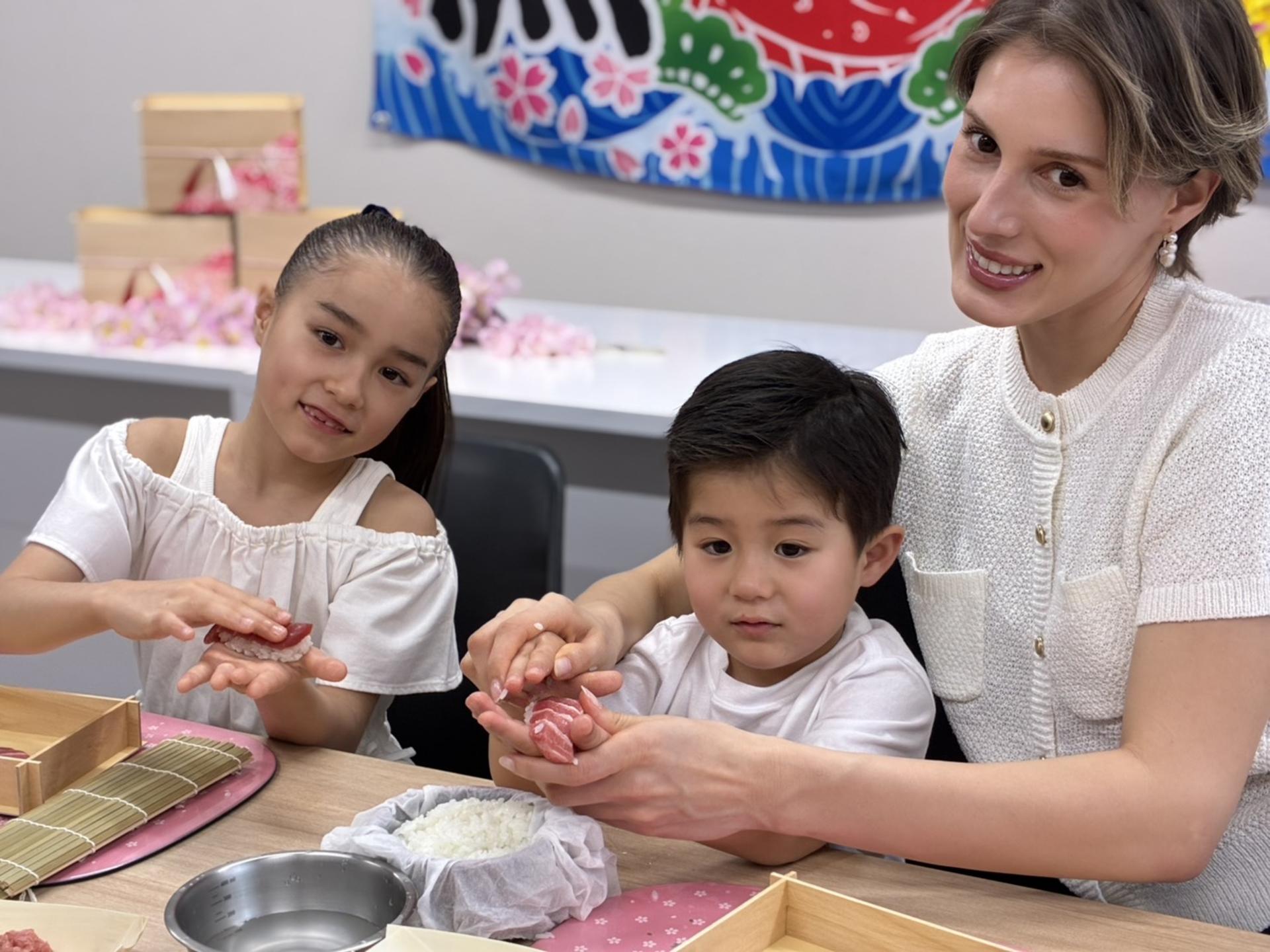 1-Hour Sushi Bento Making in Tsukiji Fish Market - Thumbnail 10