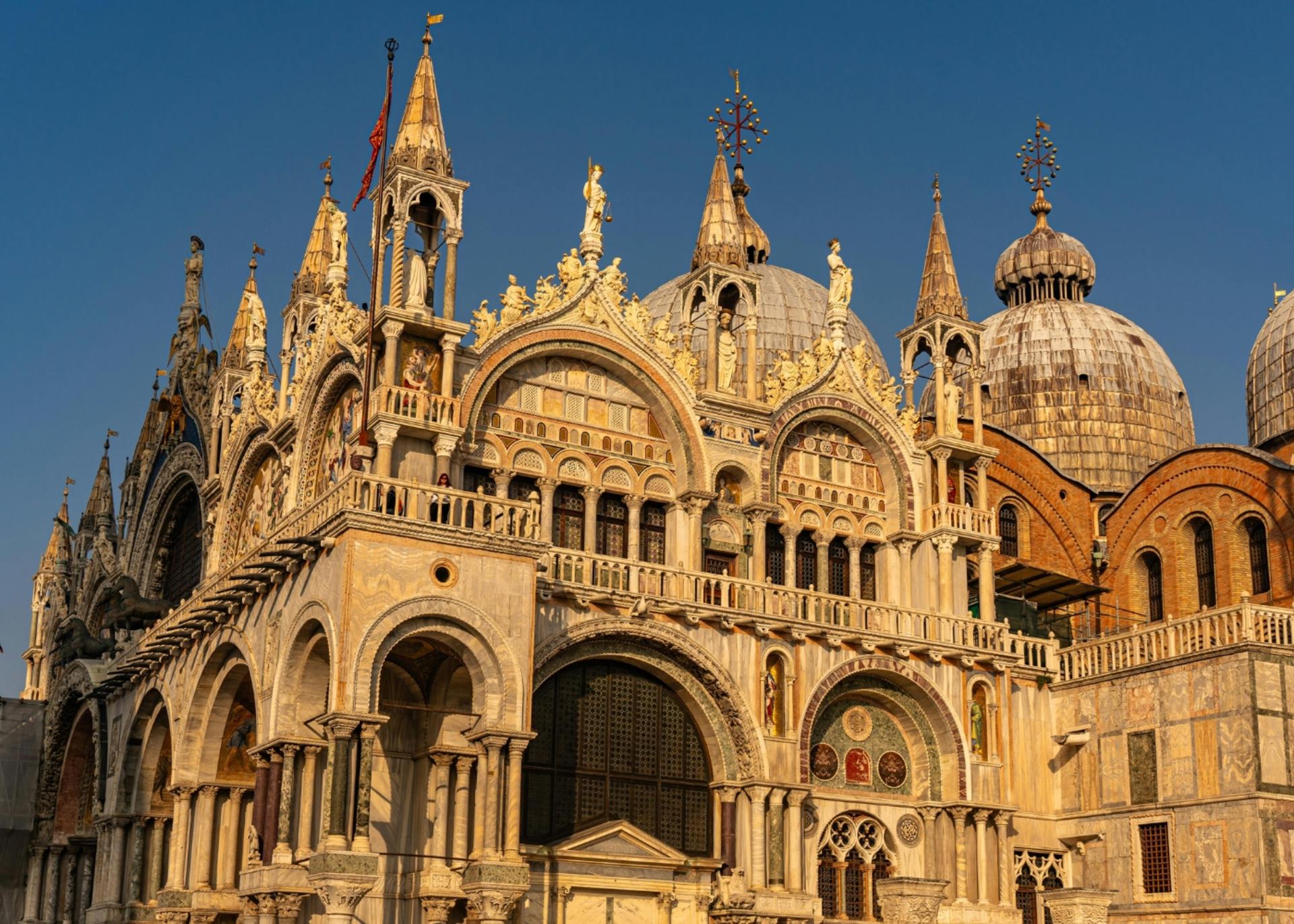 Golden Basilica, Ducal Palace, and Bridge of Sighs Tour - Thumbnail 4