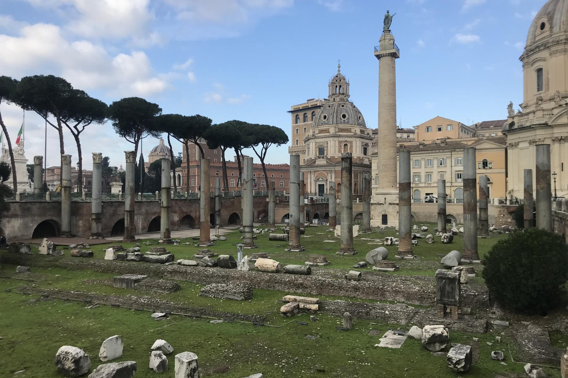 Trajan Markets and Fori Imperiali Museum entrance - Thumbnail 6