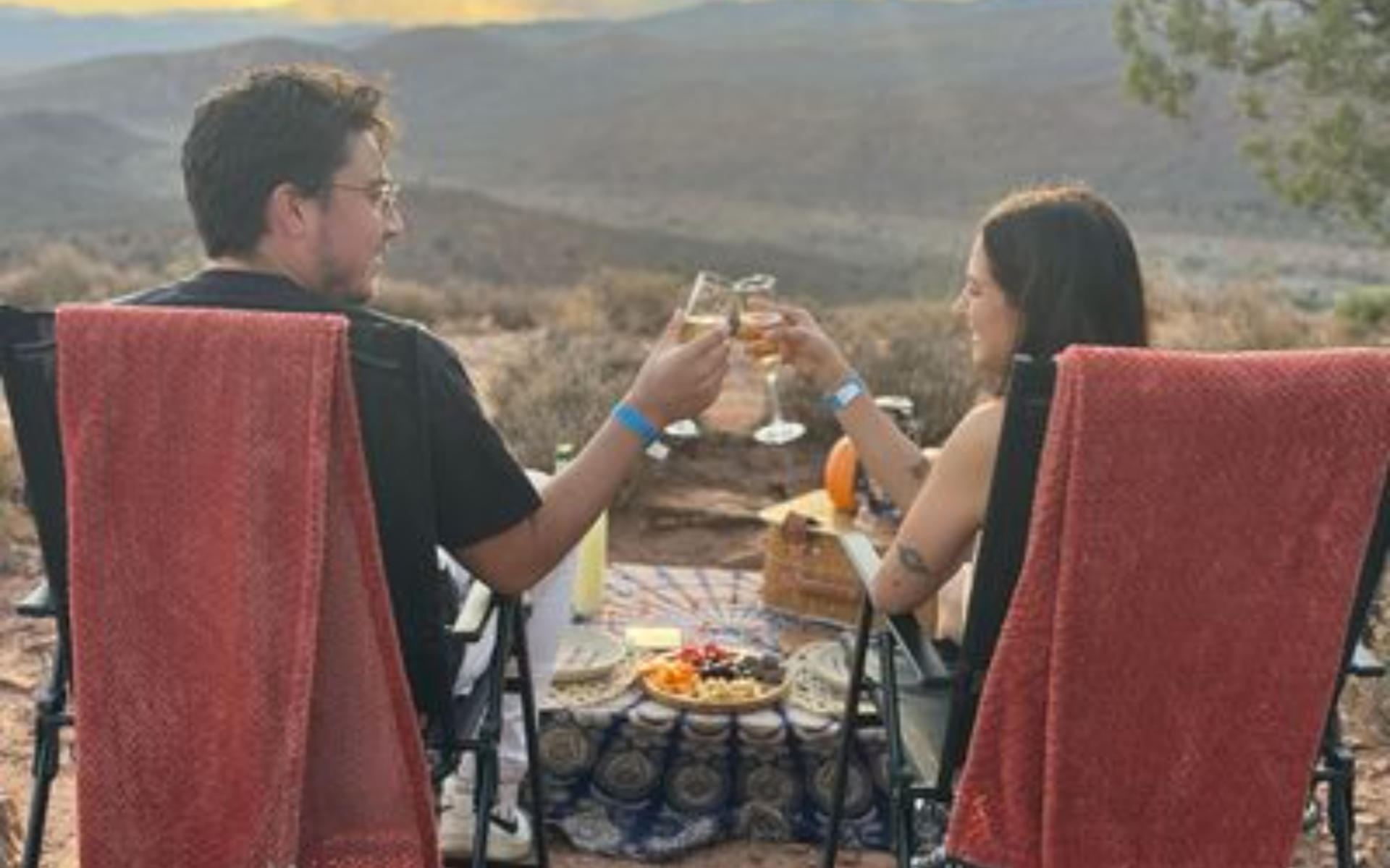Romantic Sunset Couples Picnic Experience - Thumbnail 5