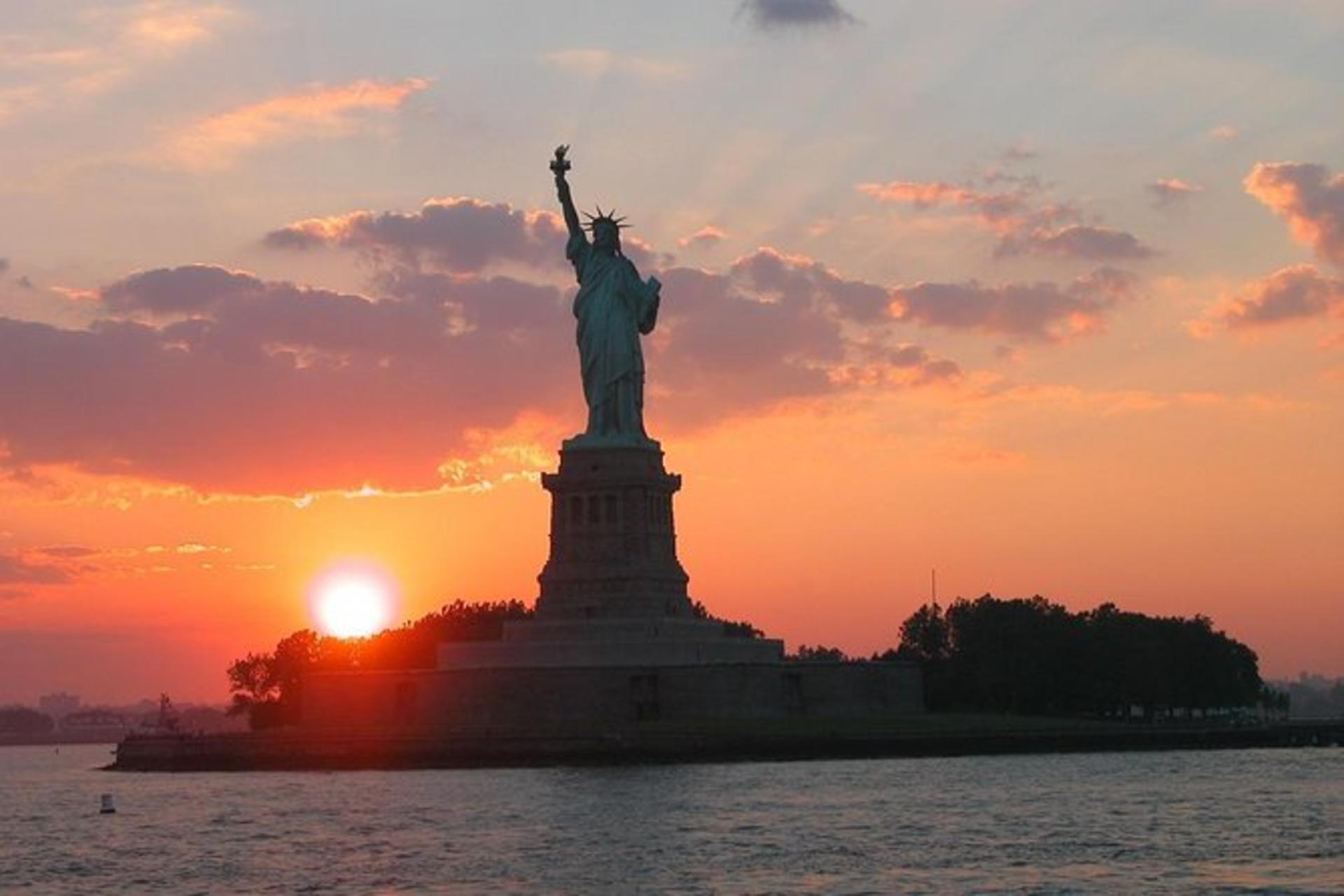 New York Harbor Lights Cruise by Circle Line - Thumbnail 8
