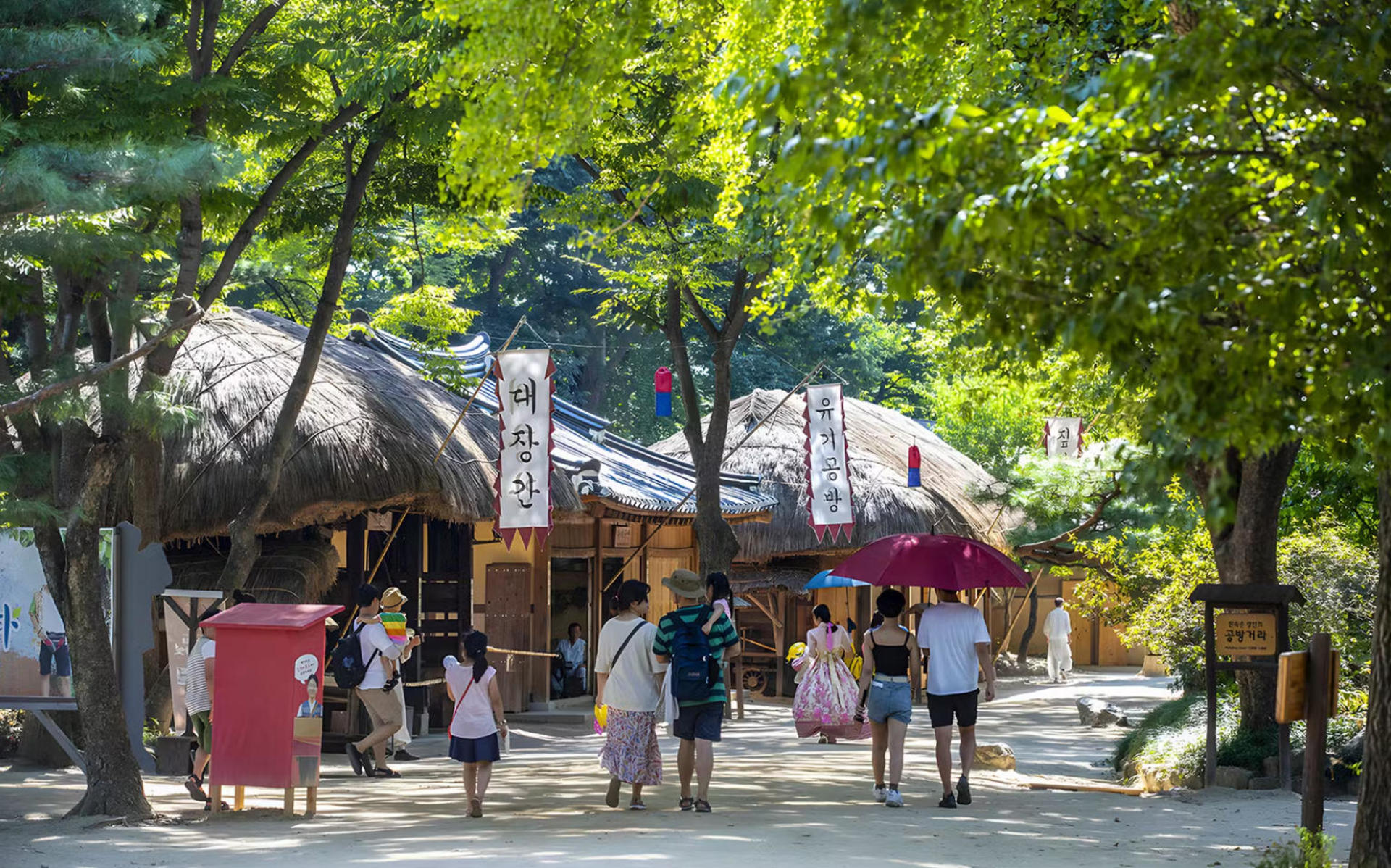 Lotte World + Gyeonggi-do Hot Places Day Tour - Thumbnail 18