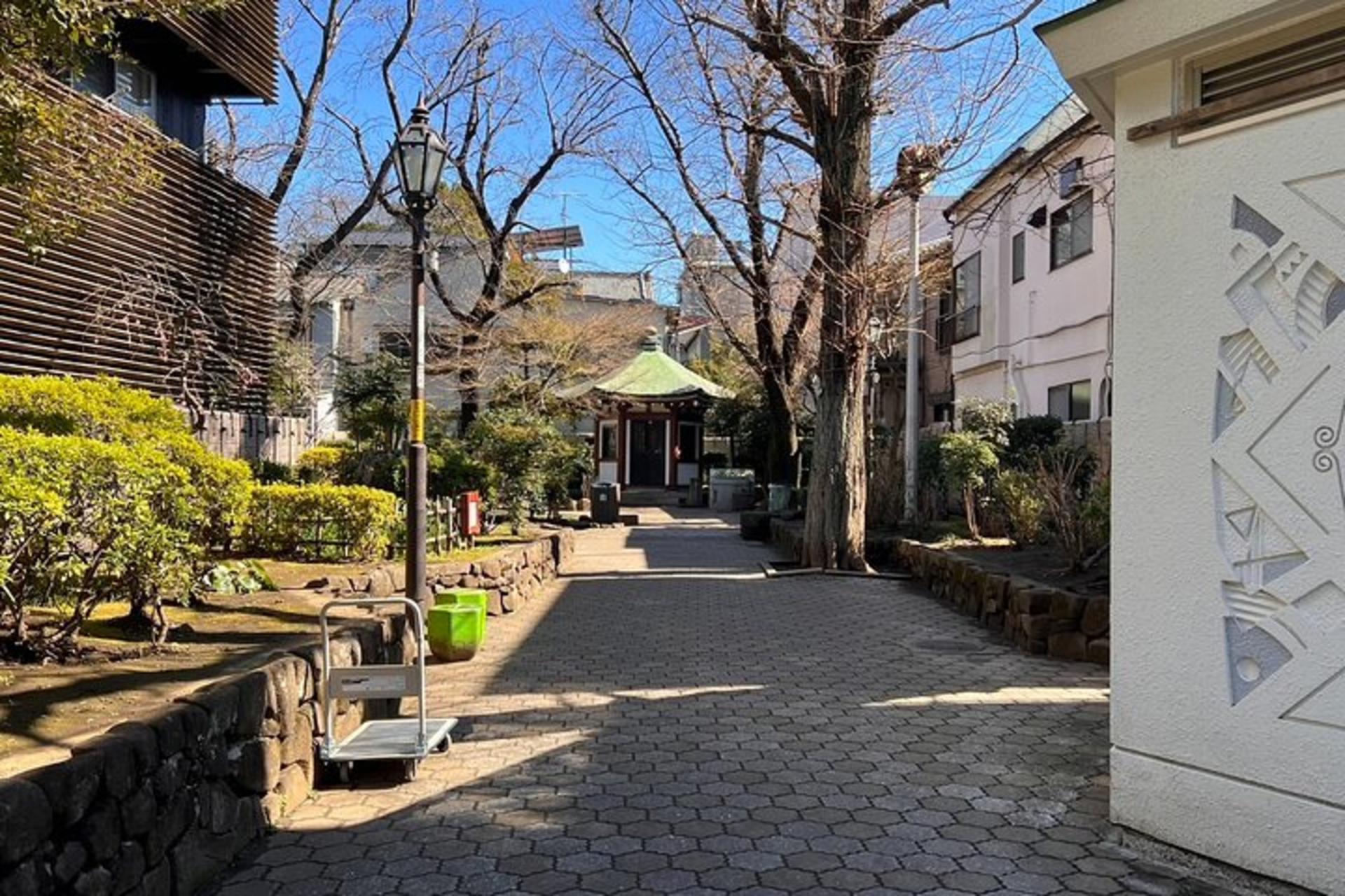 Tokyo: Yanaka Historic Shopping Streets Tour - Thumbnail 11