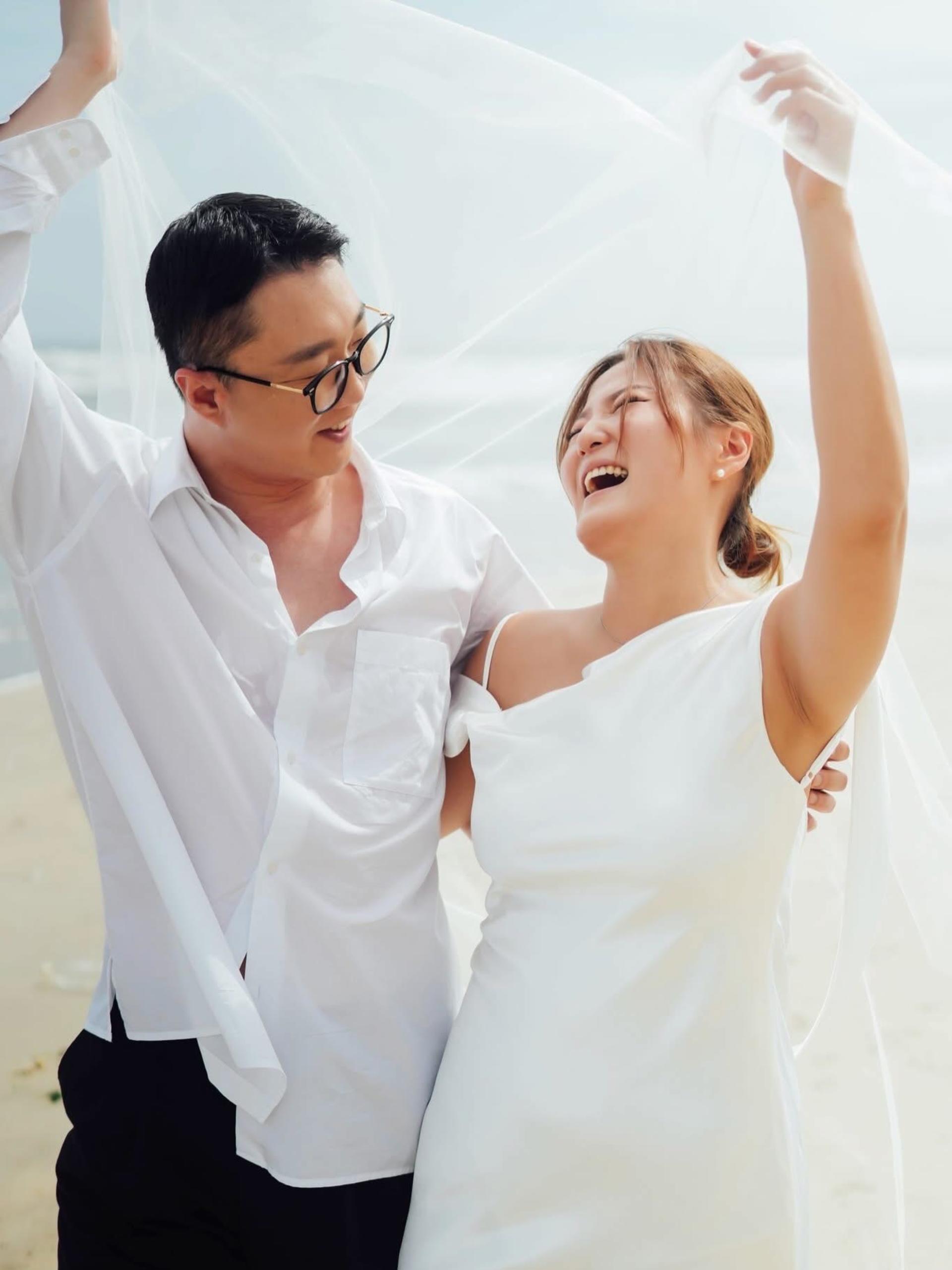 Da Nang: Beach Photoshoot with Professional Photographer - Thumbnail 6
