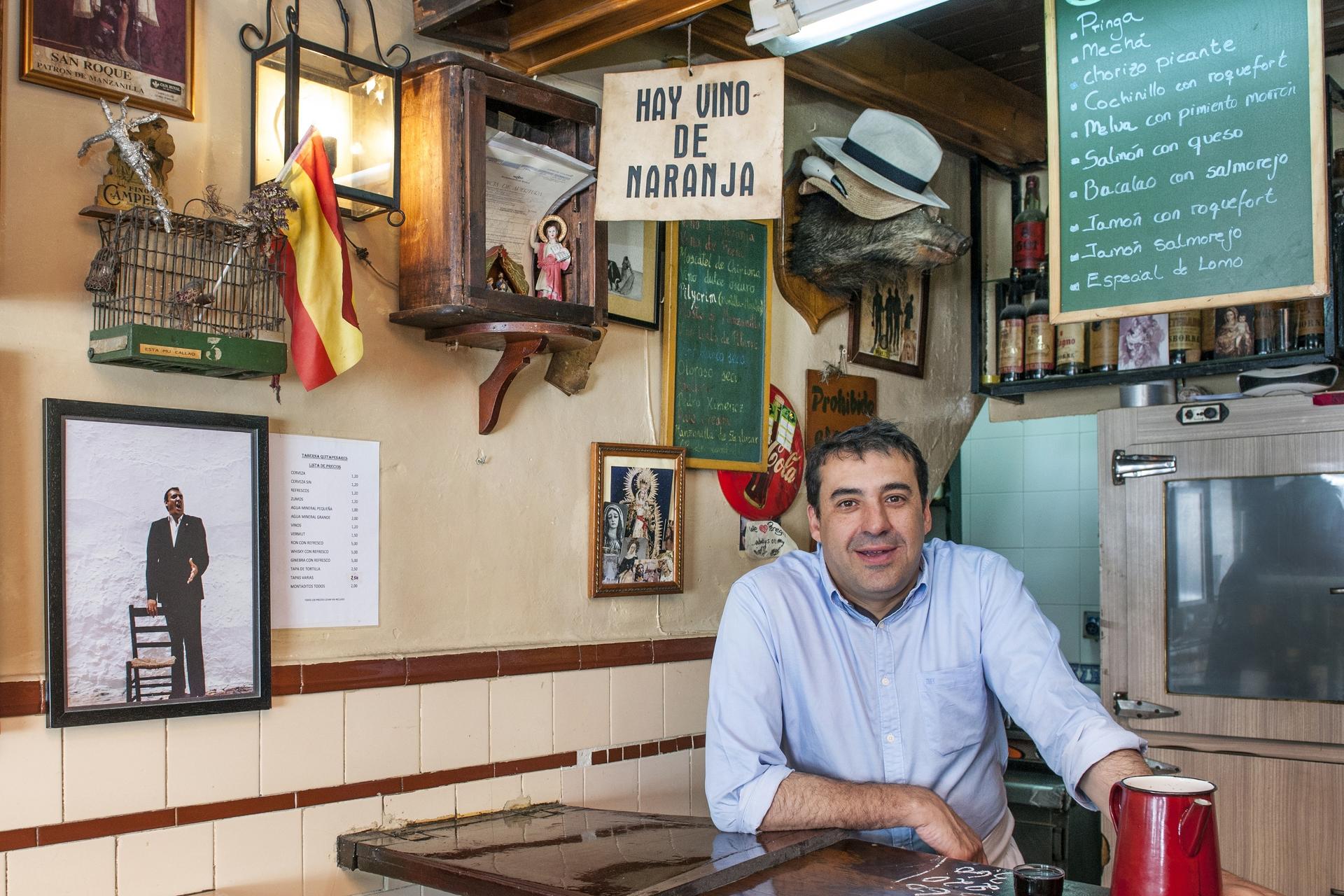 Tapas, Taverns, and History Tour in Seville - Thumbnail 3