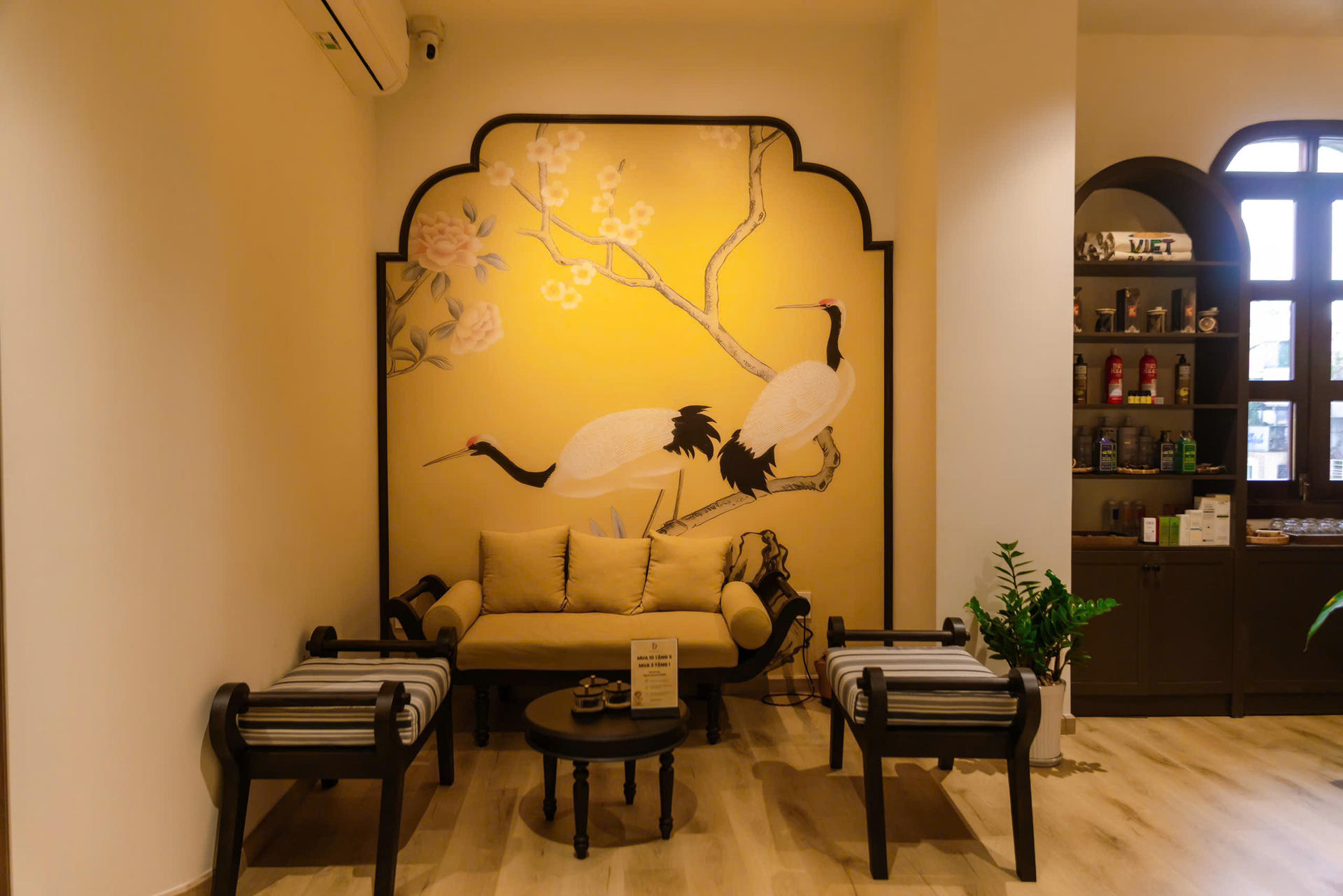 Chang Co Nuong Hidden Spa on Nguyen Van Trang, Ho Chi Minh City - Thumbnail 2