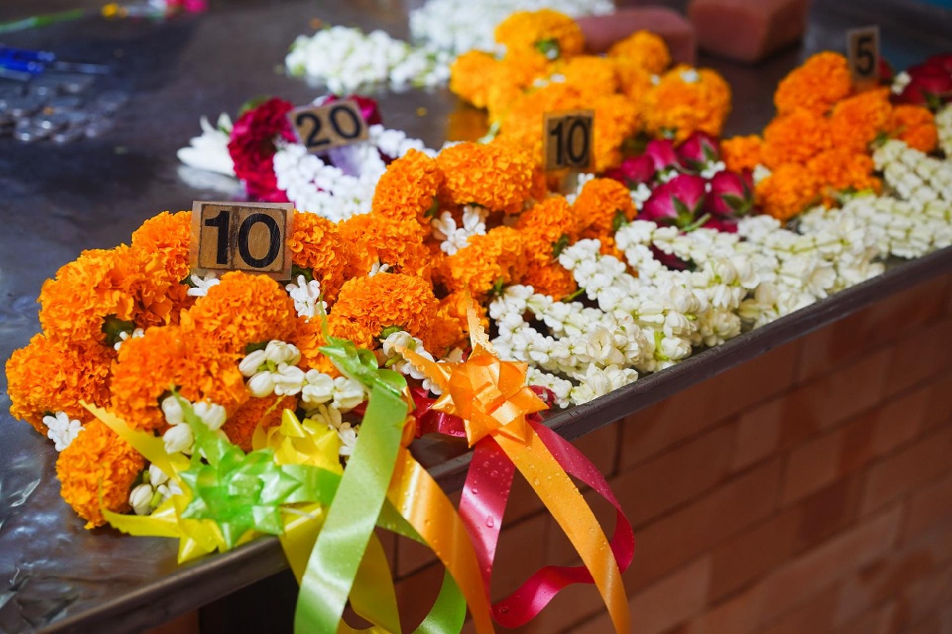 Wat Pho, Wat Arun & Flower Market Guided Walking Tour in Bangkok - Thumbnail 43