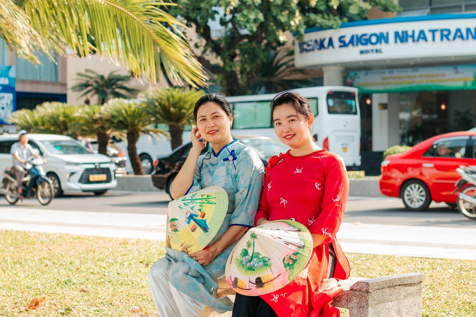 Vietnamese Ao Dai Photo Experience in Nha Trang - Thumbnail 7