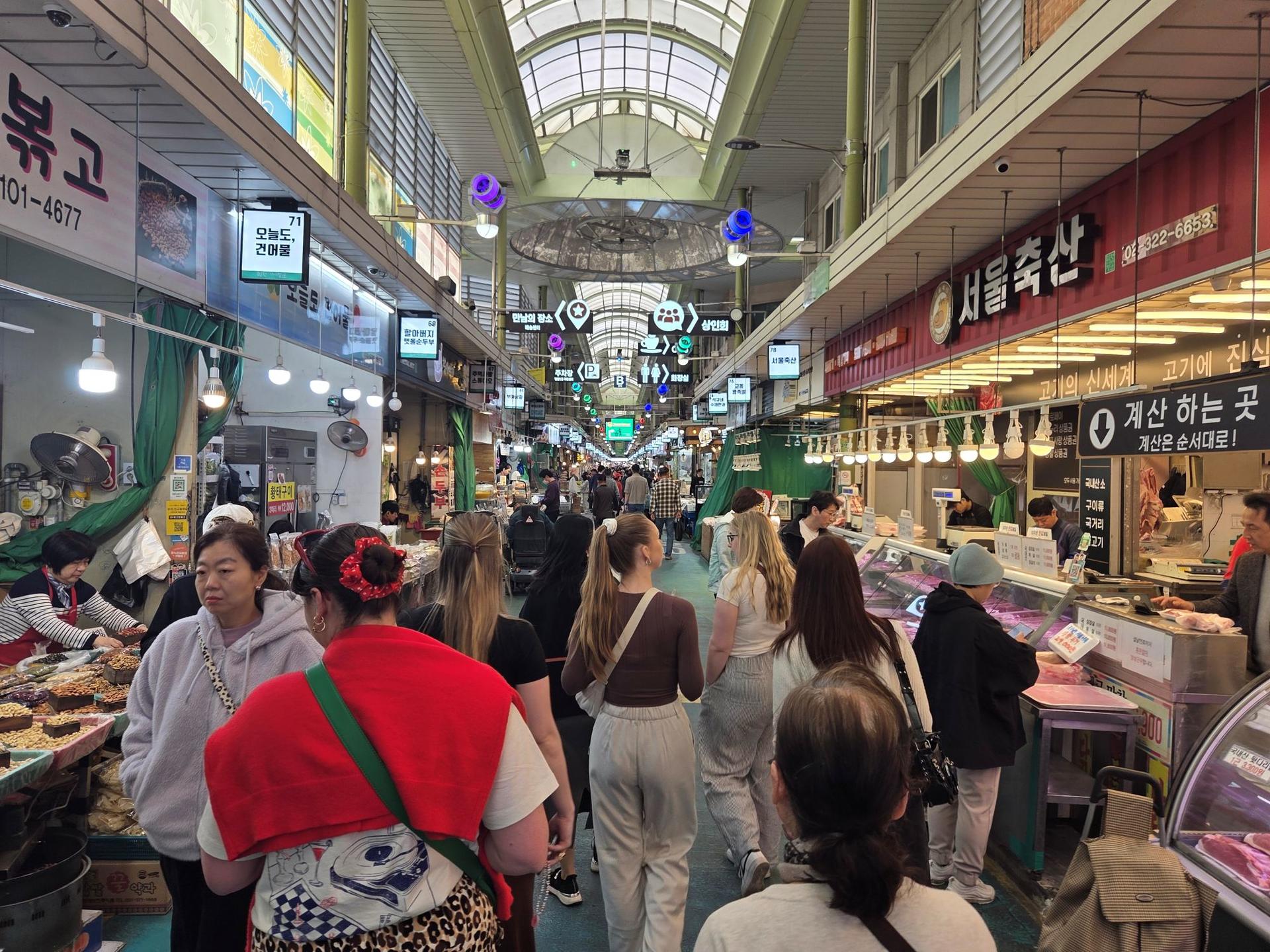 Cooking Class in Mangwon Market with a Trained Michelin-Starred Chef - Thumbnail 7