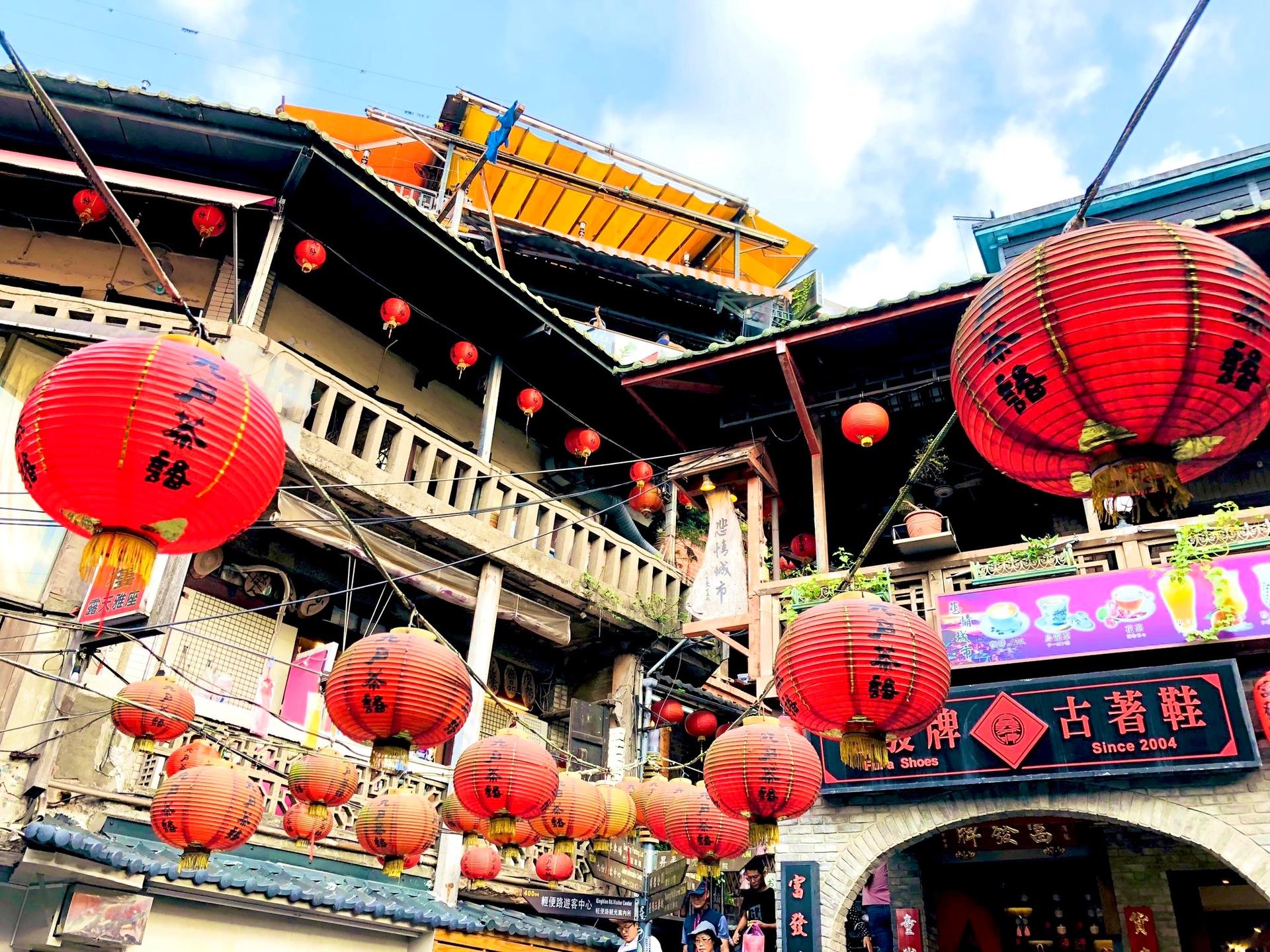 Yehliu & Jiufen & Shifen Day Tour (Optional Tiaoshi Coast) - Thumbnail 4