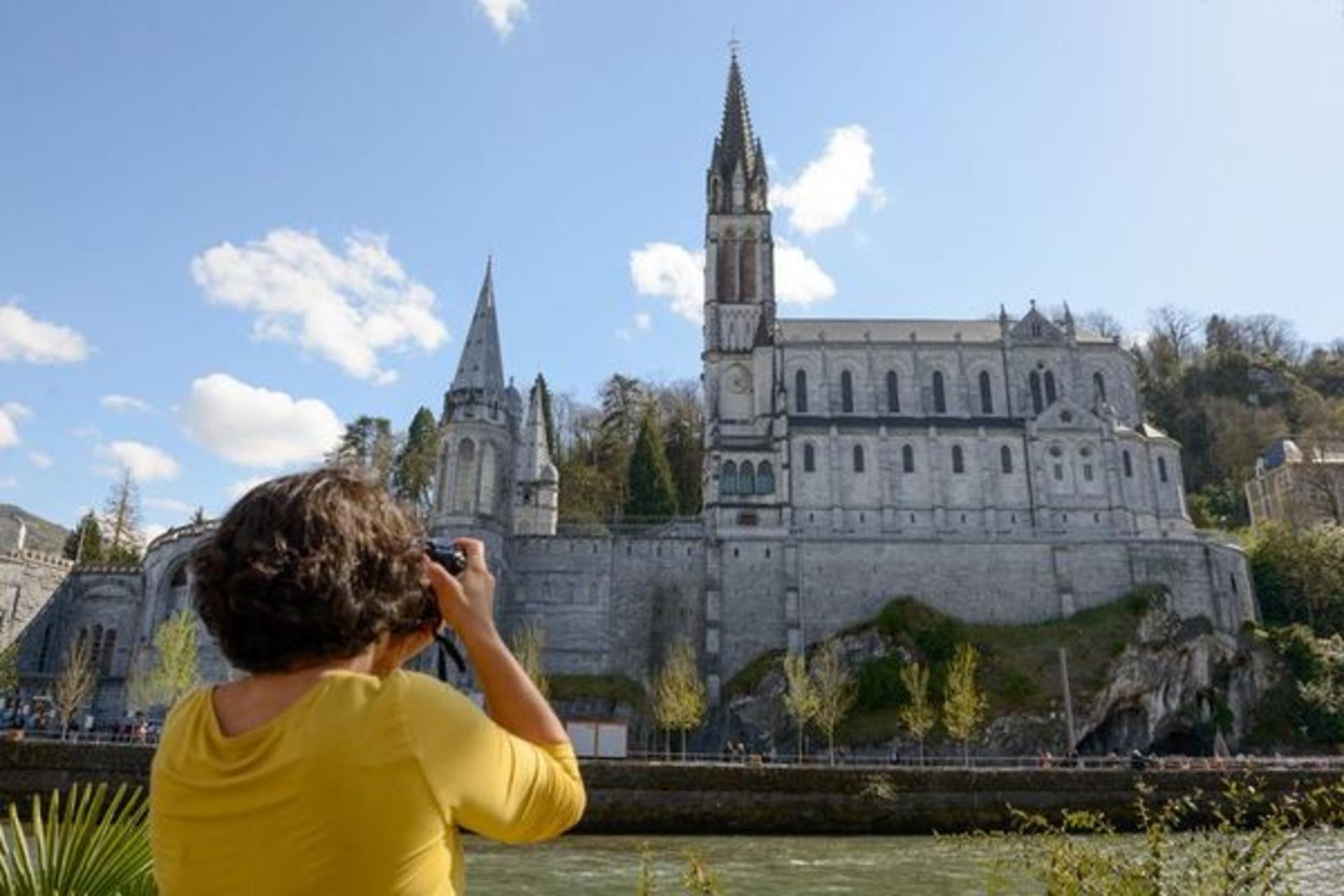 Lourdes Santuaries Private Walking Tour in France - Thumbnail 4