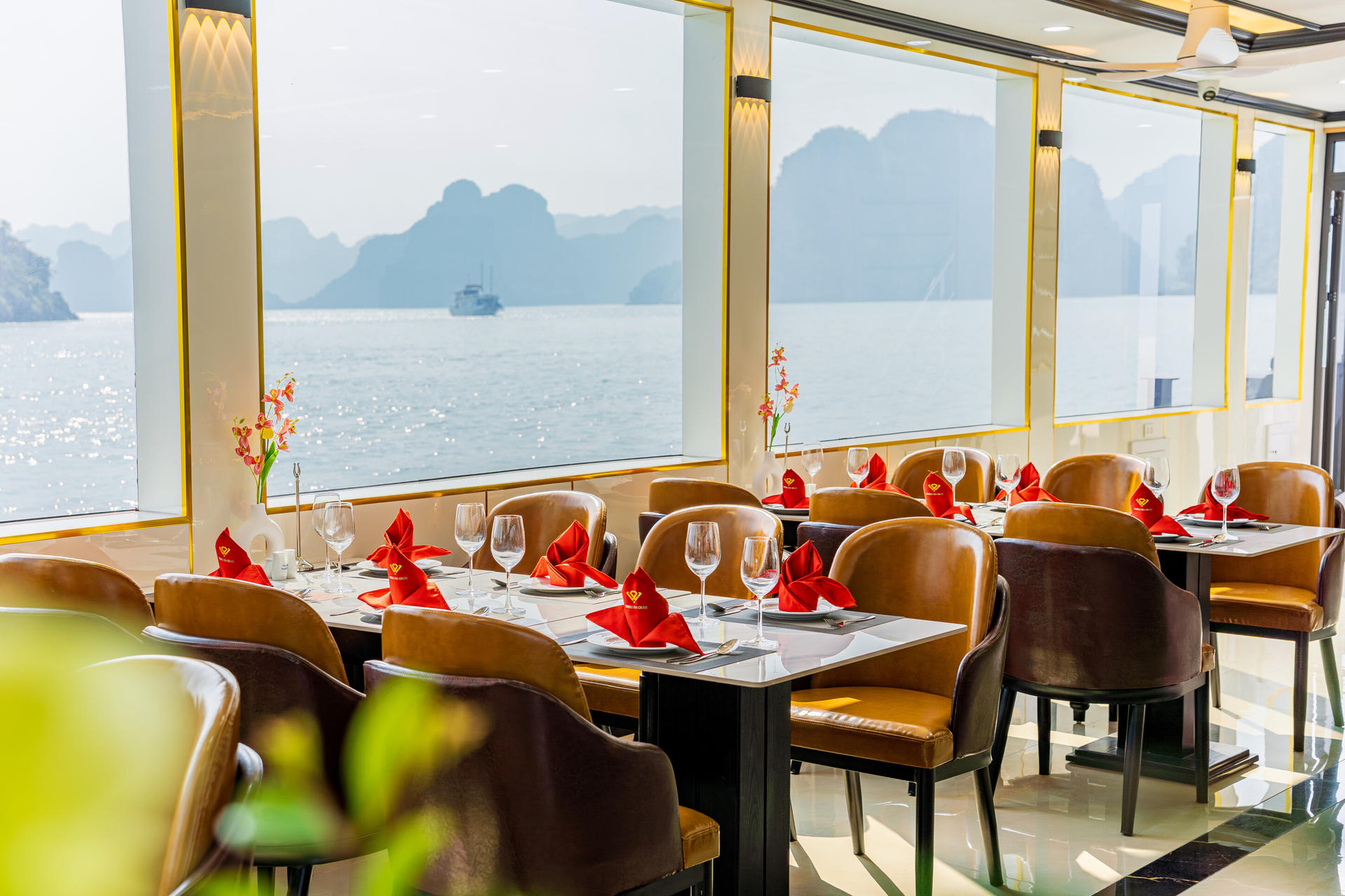 Diamond Era Luxury Day Cruise: Ha Long Bay, Sung Sot, Ti Top - Thumbnail 6