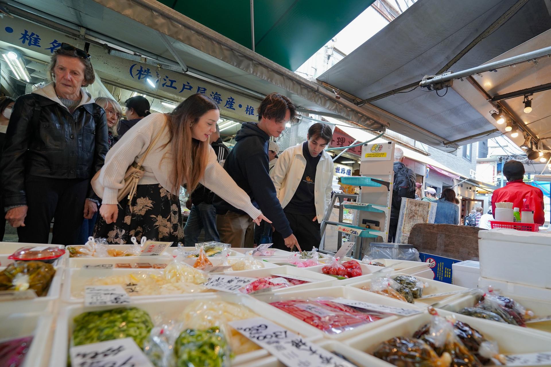 Tsukiji Fish Market Tour : Behind the Scenes & 10 Seafood Tastings  - Thumbnail 32