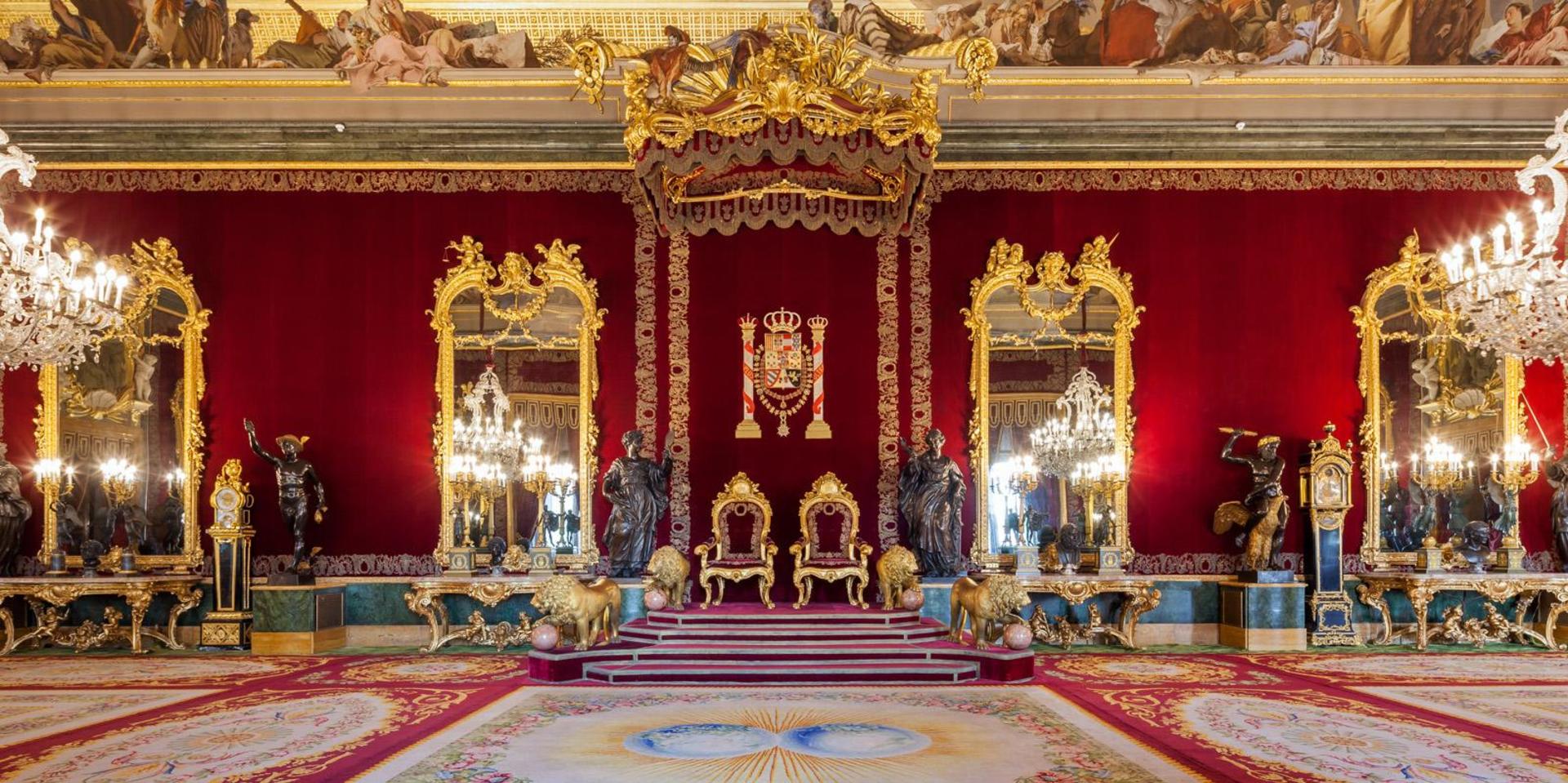 Royal Palace and Habsburgs Tour in Madrid - Thumbnail 2