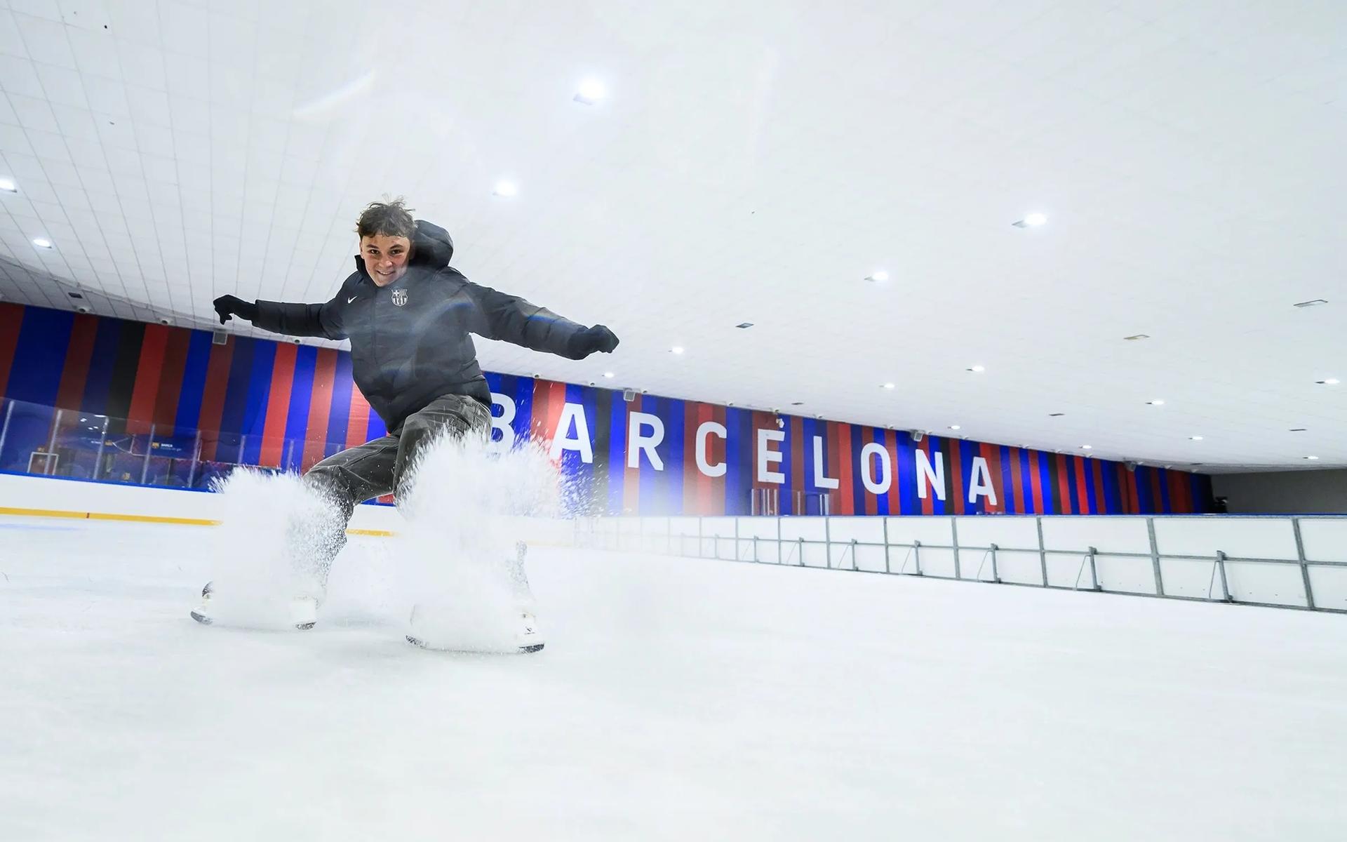 Ice Skating Experience at FC Barcelona Skating Rink - Thumbnail 8