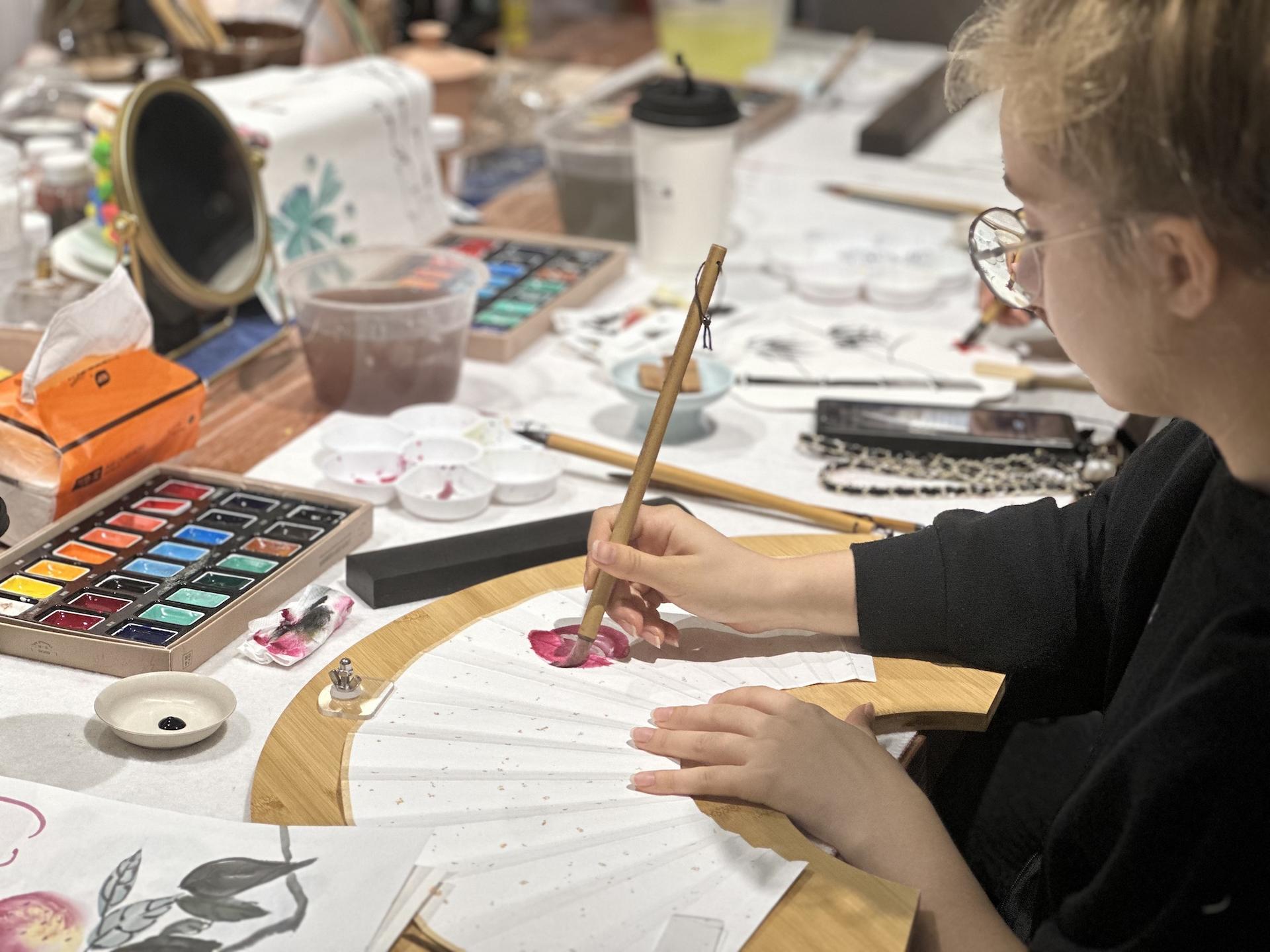 Shanghai Chinese Ink Painting Fan Workshop - Thumbnail 2