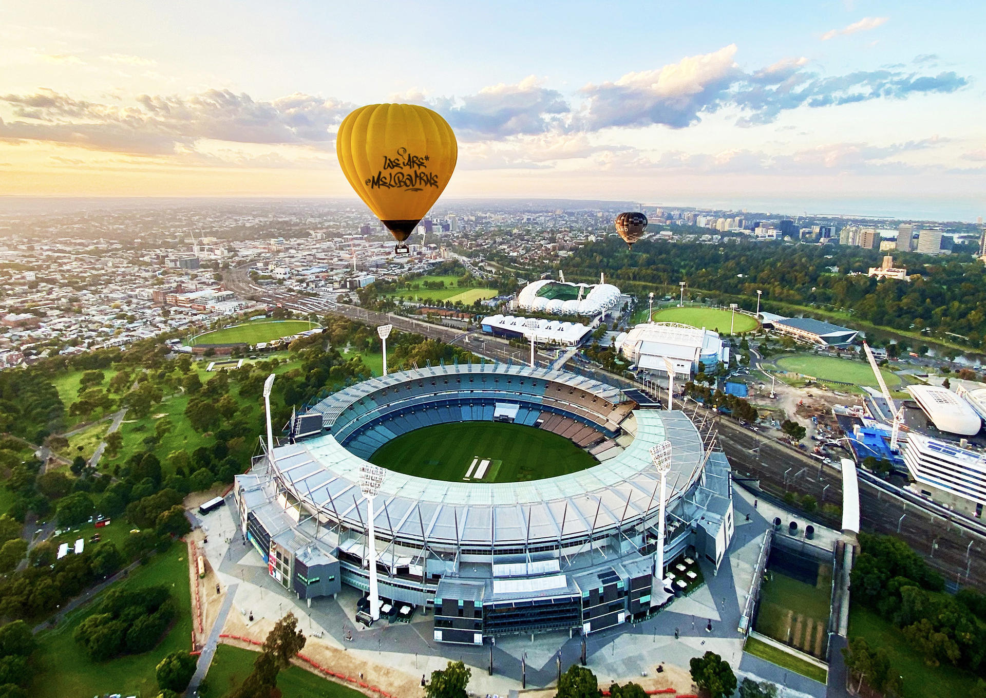Hot Air Balloon Flight over Melbourne City - Thumbnail 9