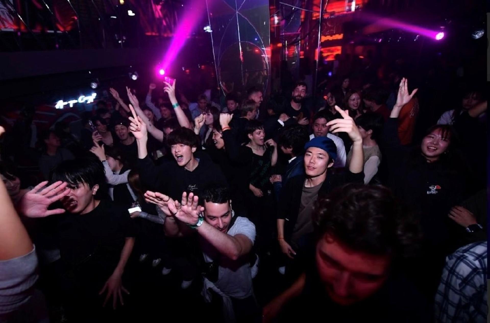 Osaka Shinsaibashi: CRAZY LAND by CHEVAL Nightclub Admission Ticket - Thumbnail 24