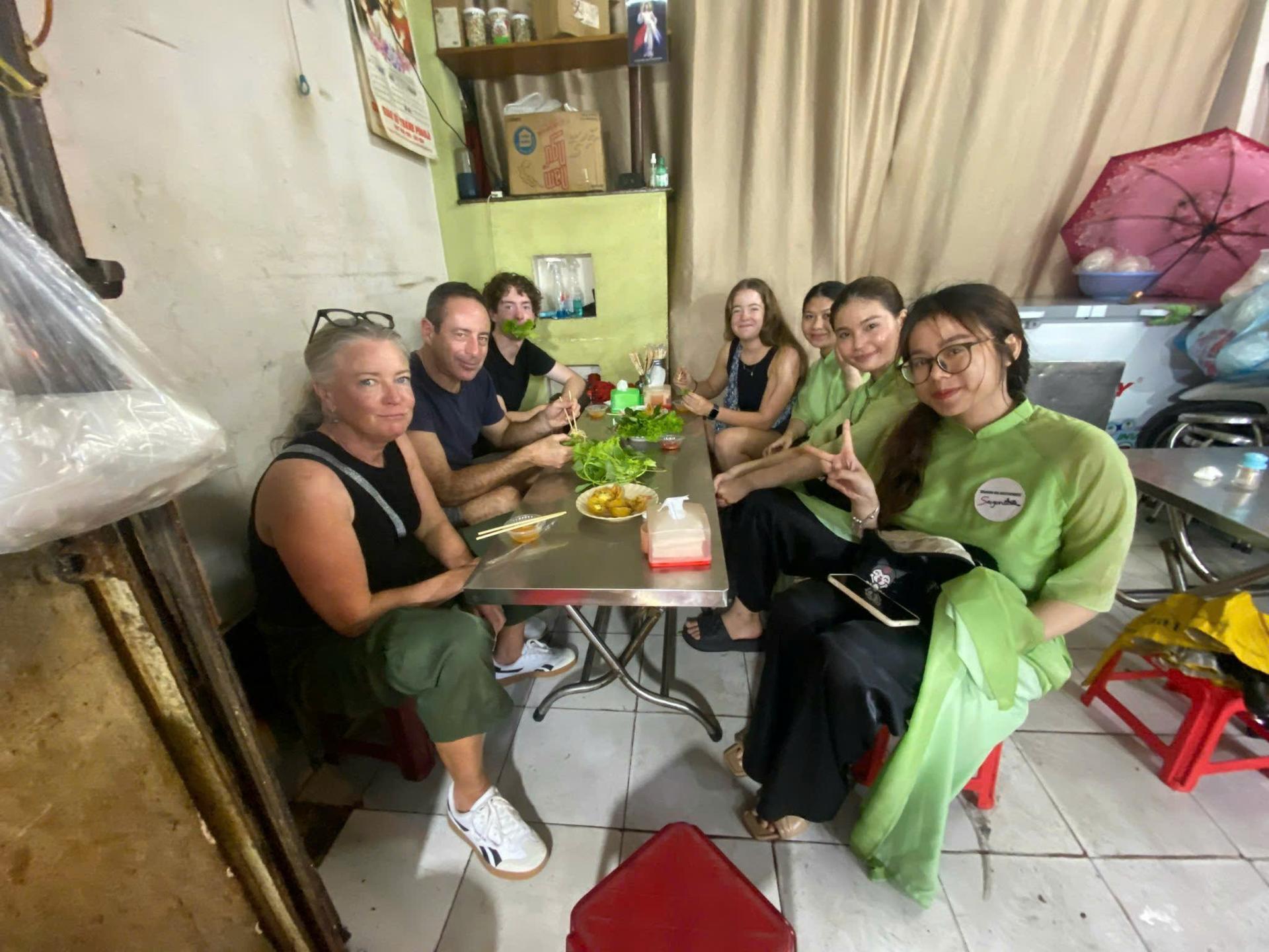 Ho Chi Minh City: Walking Street Food Tour with 12 Local Tastings - Thumbnail 10